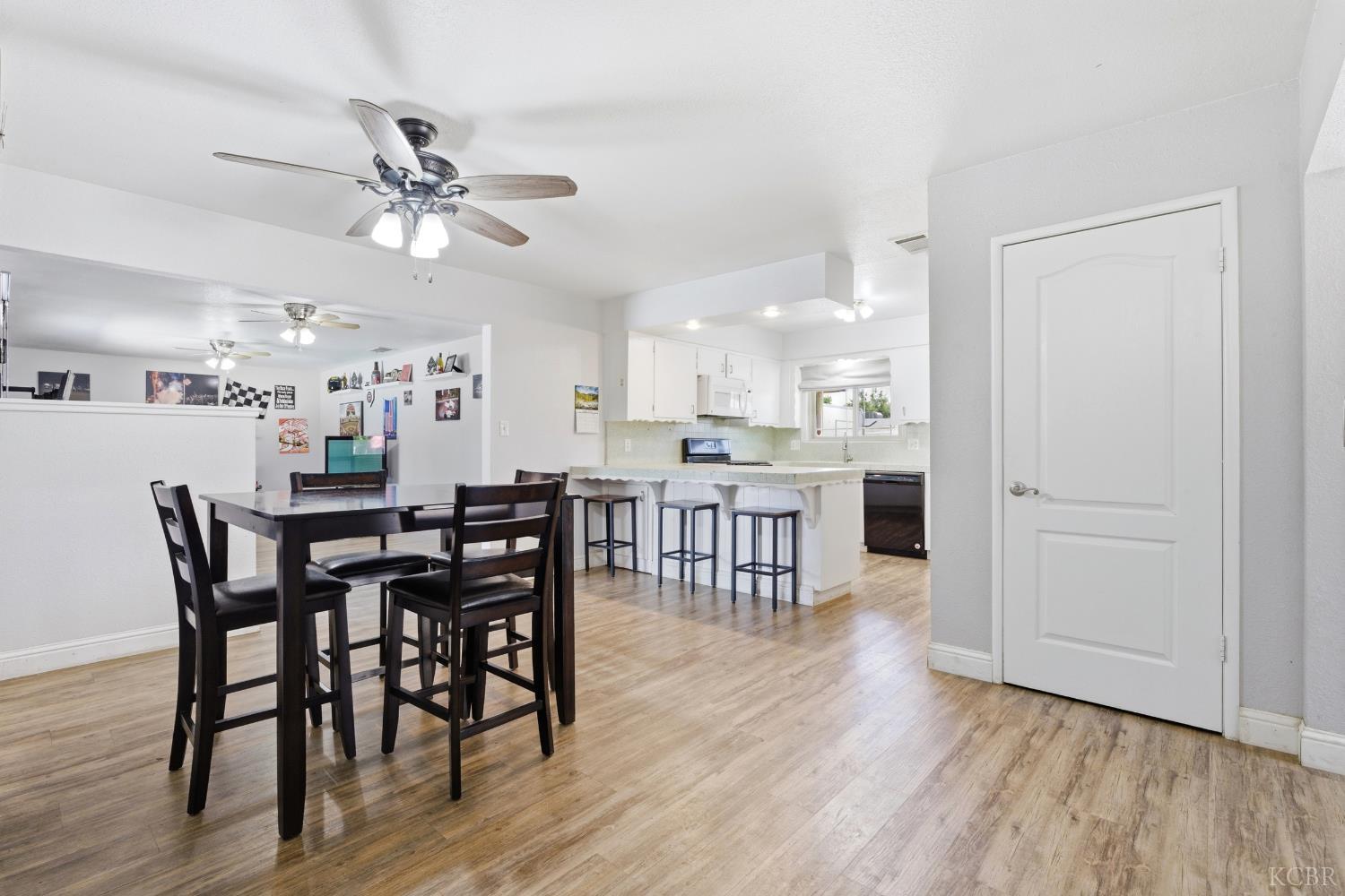 2137 N Woodridge Way, Hanford, CA 93230