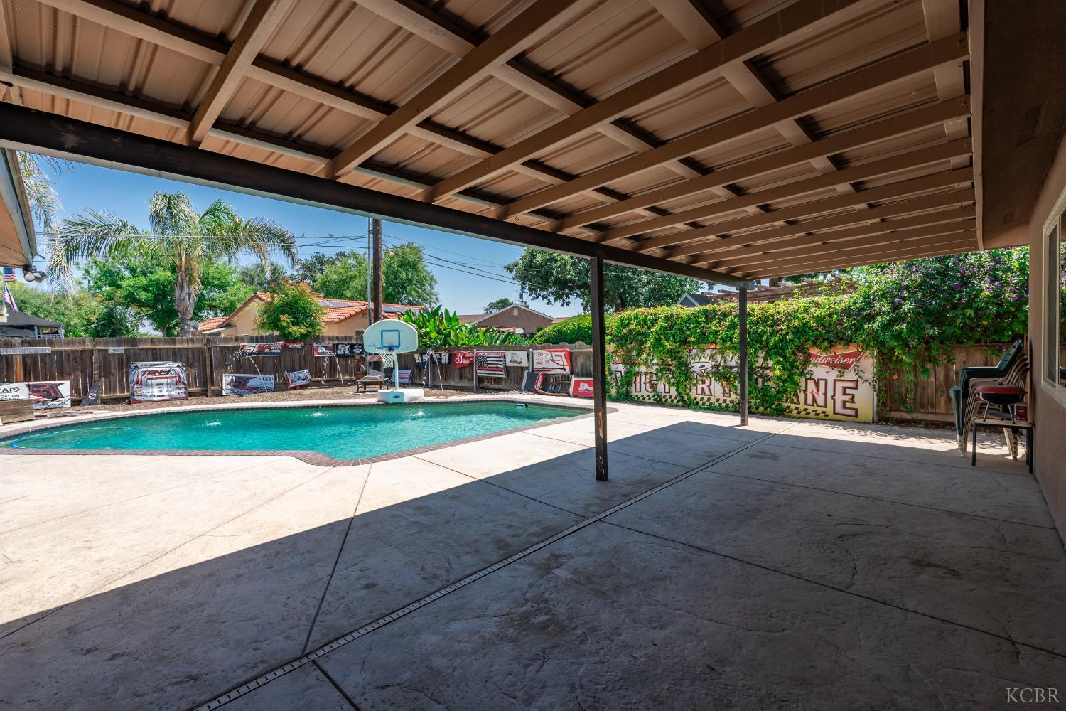 2137 N Woodridge Way, Hanford, CA 93230