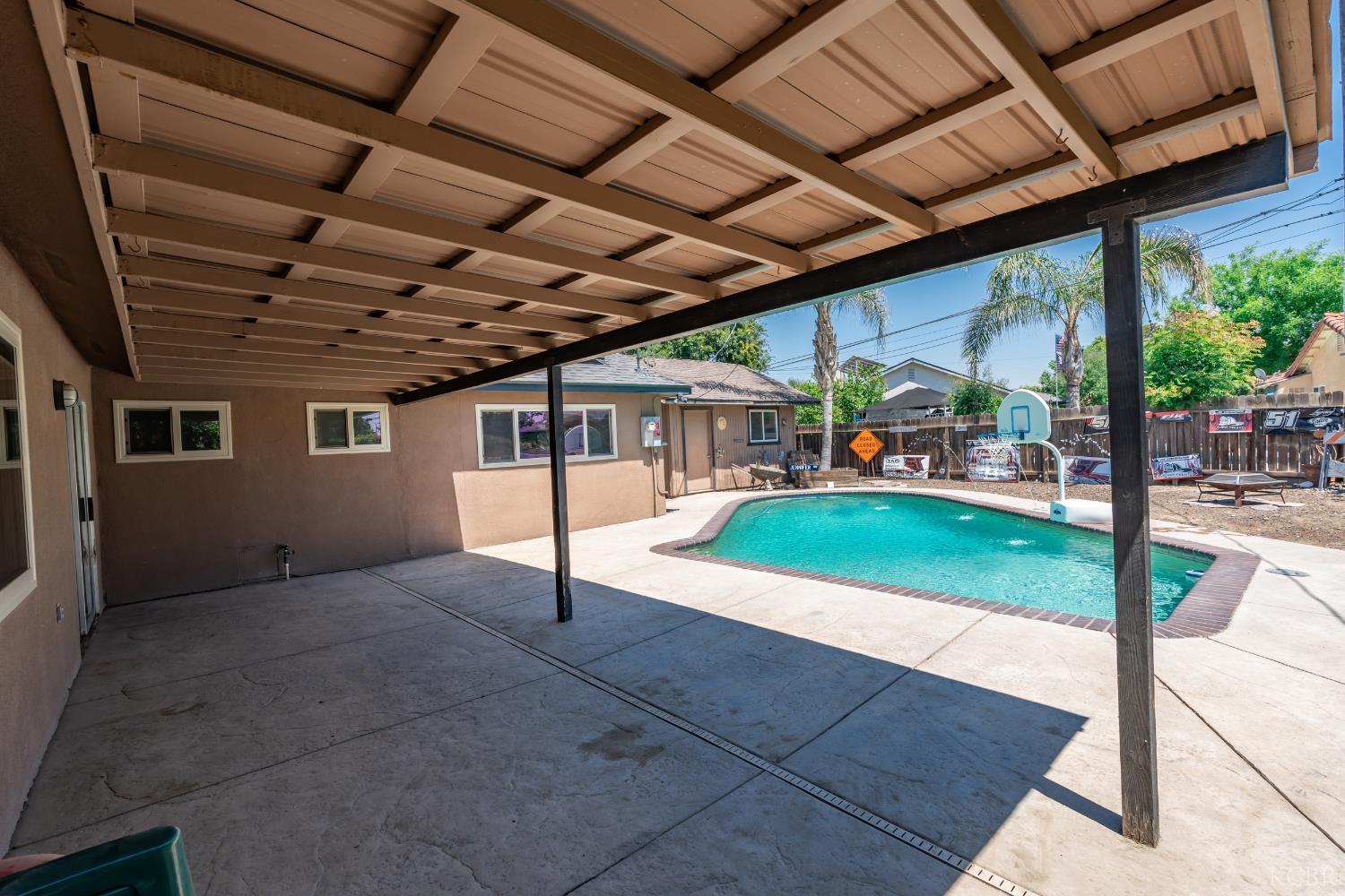 2137 N Woodridge Way, Hanford, CA 93230