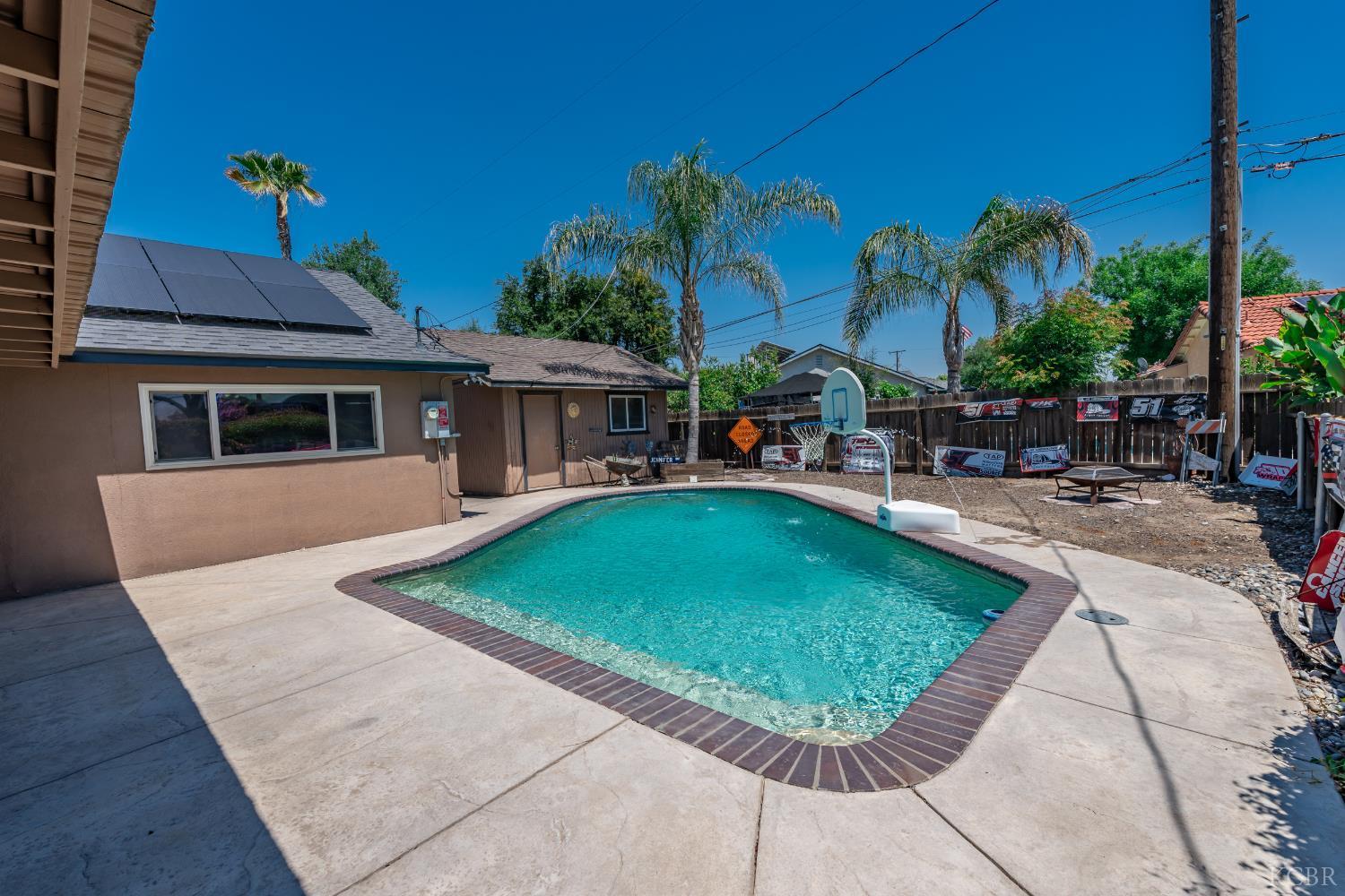 2137 N Woodridge Way, Hanford, CA 93230
