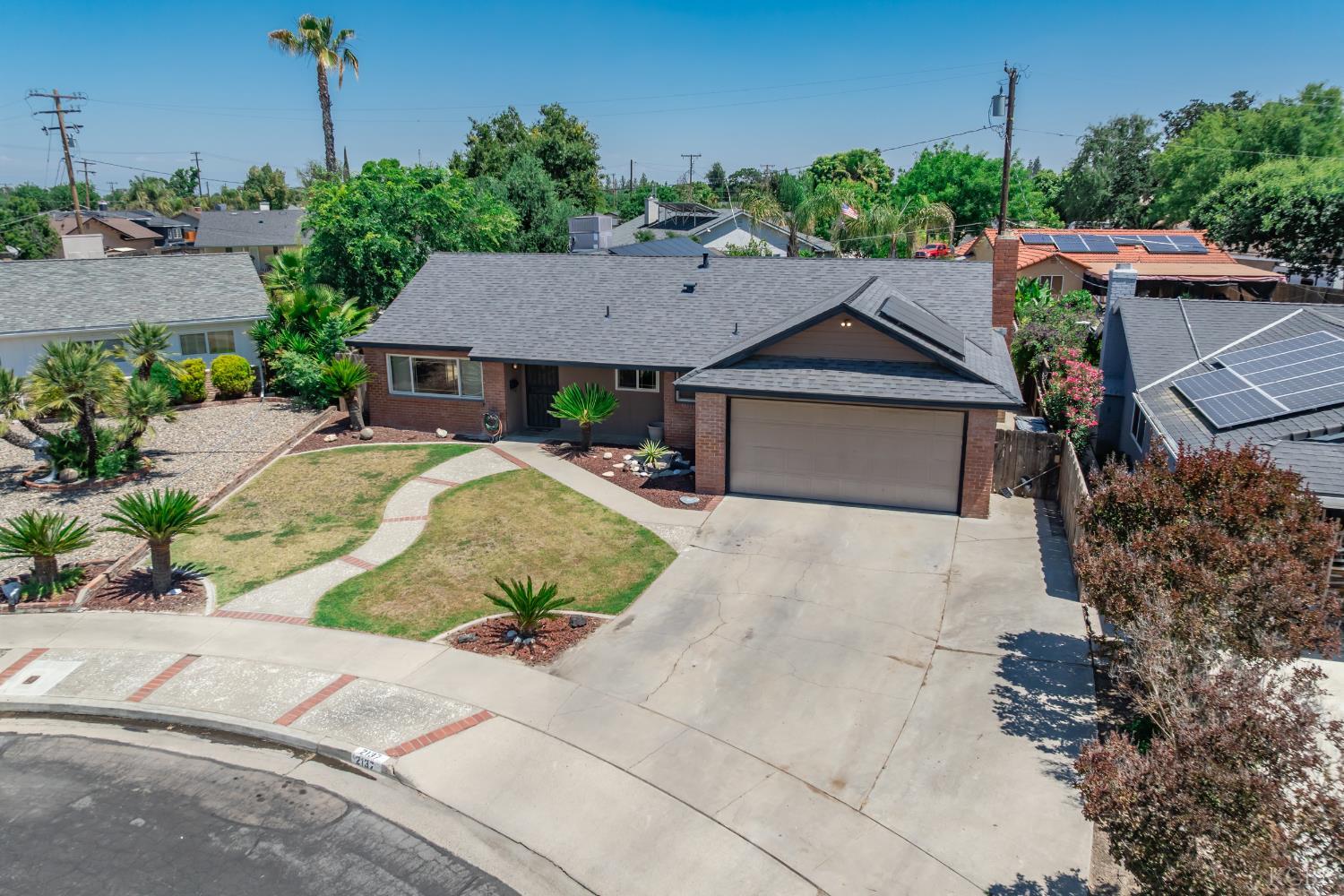 2137 N Woodridge Way, Hanford, CA 93230