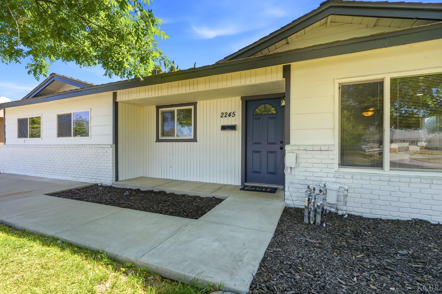 2245 E Lemmon Way, Hanford, CA 93230