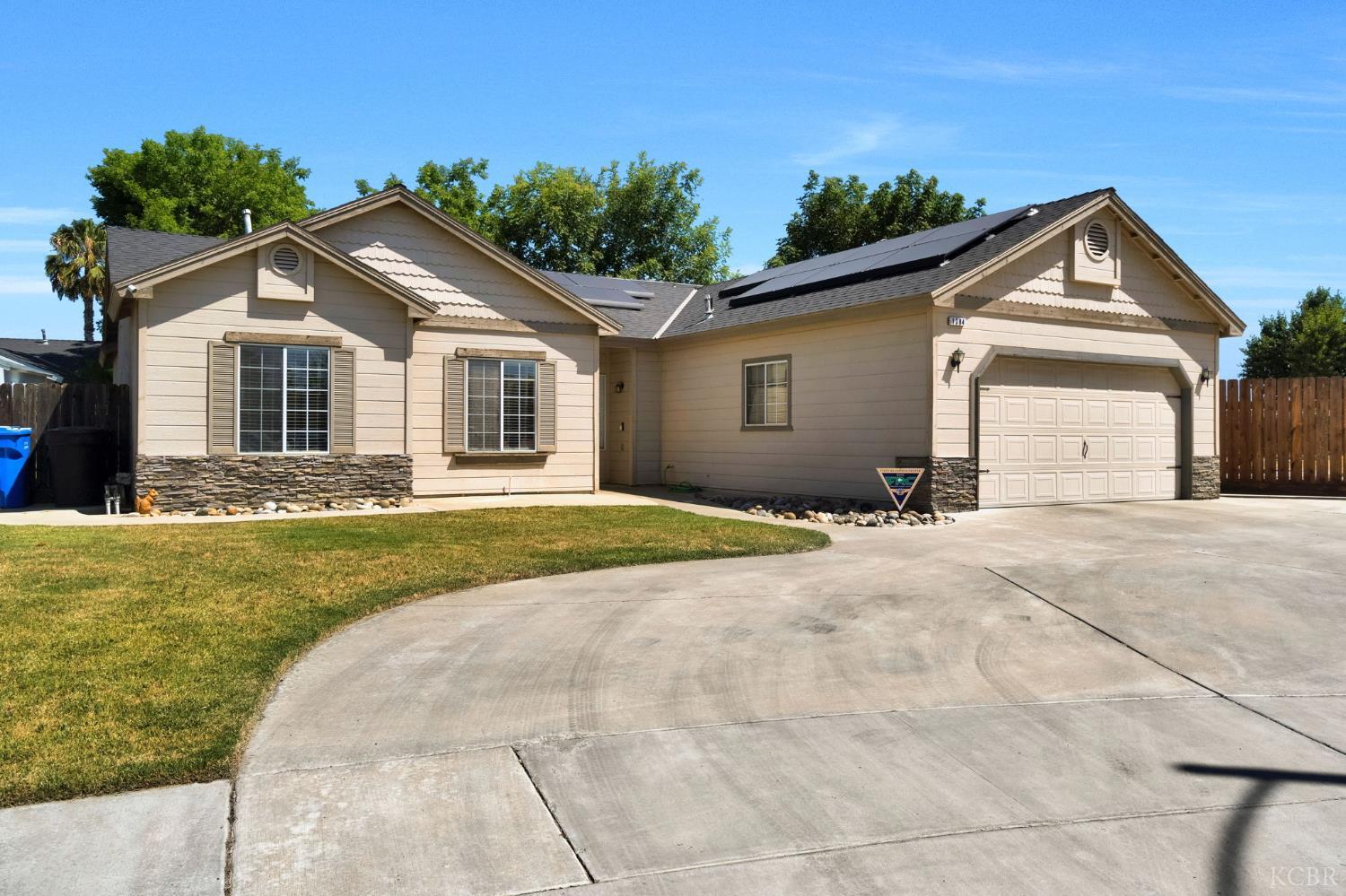 1384 Tulip St, Lemoore, CA 93245