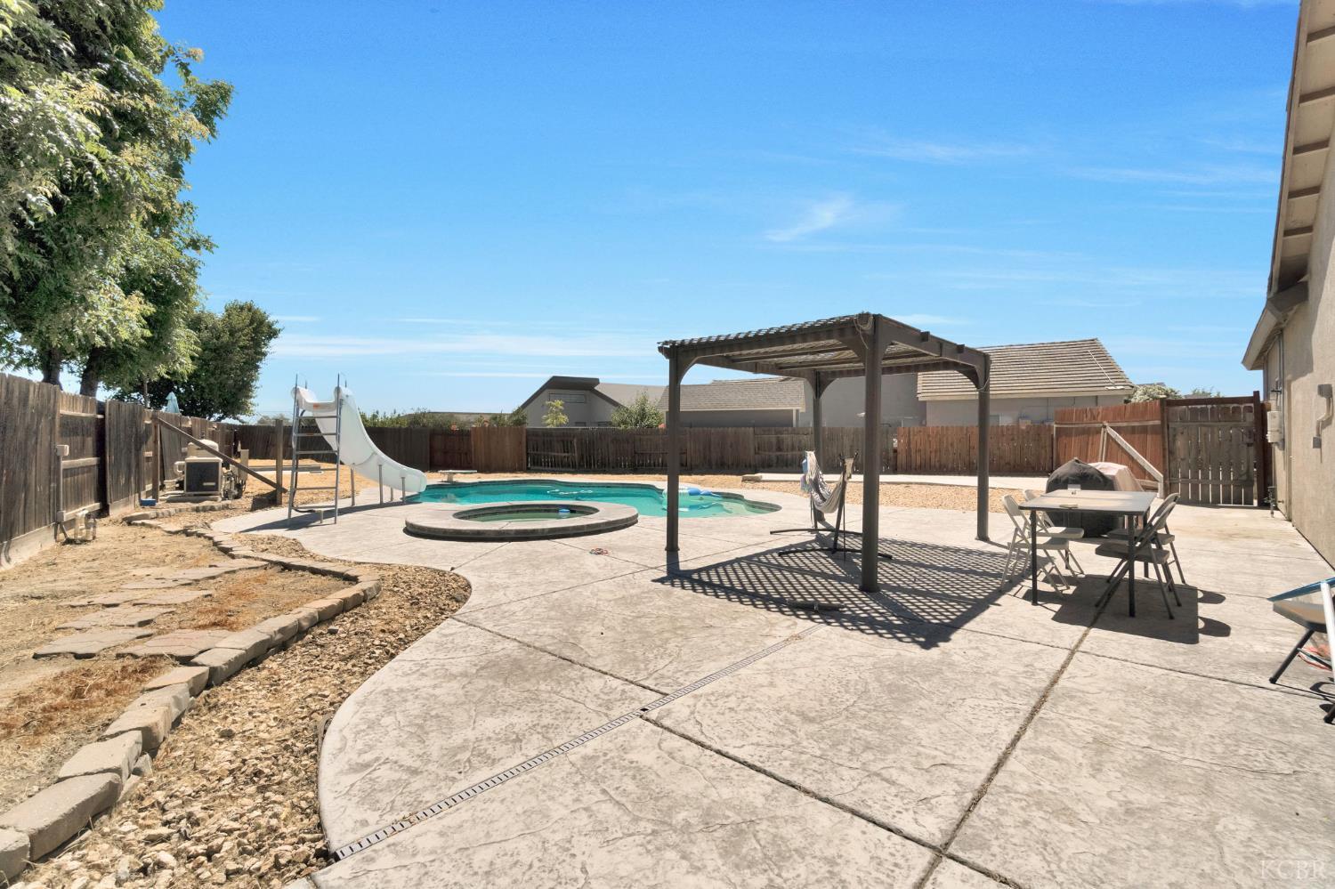 1384 Tulip St, Lemoore, CA 93245