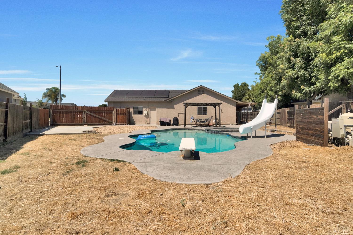 1384 Tulip St, Lemoore, CA 93245