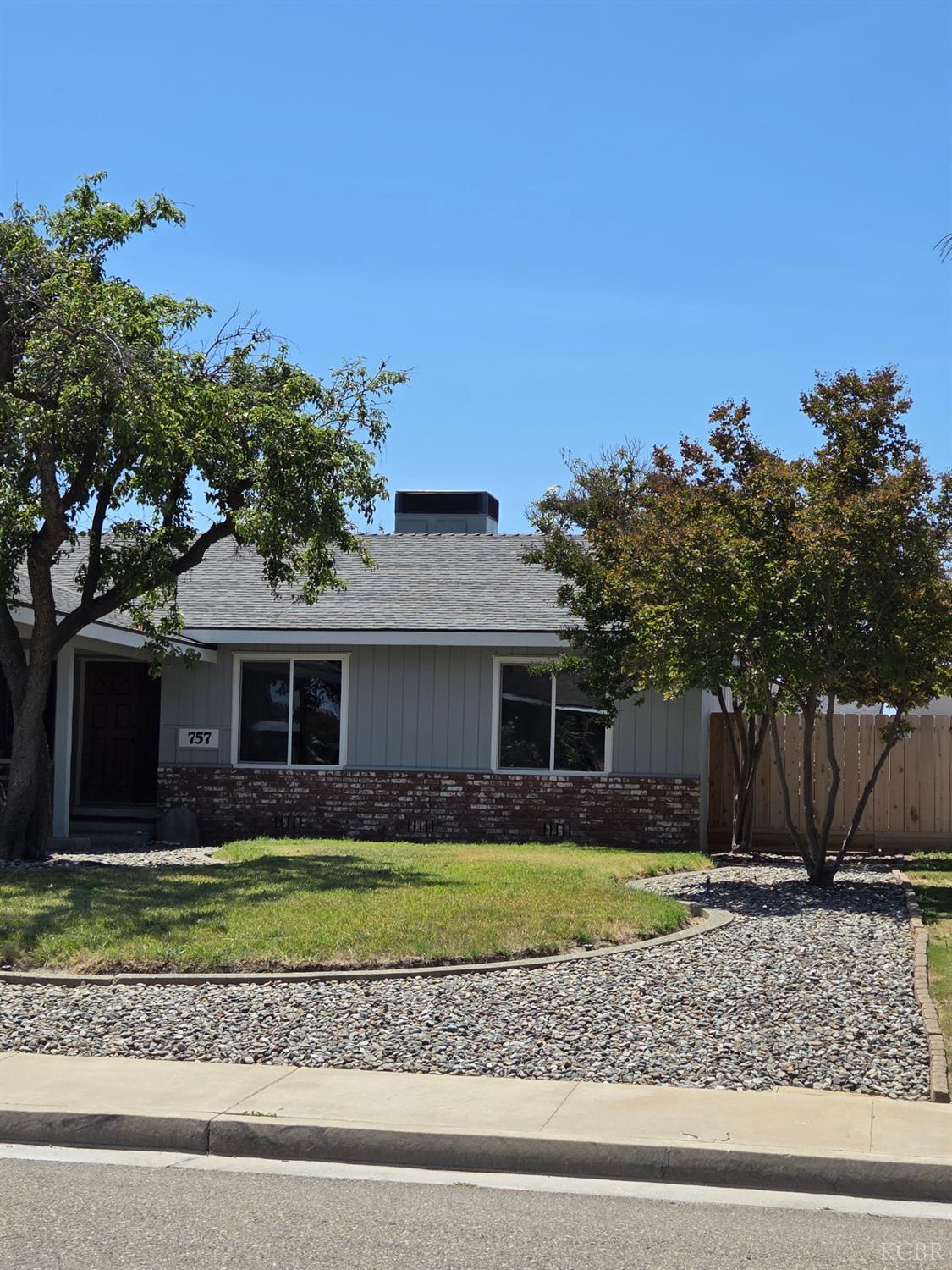 757 Redwood Ln, Lemoore, CA 93245
