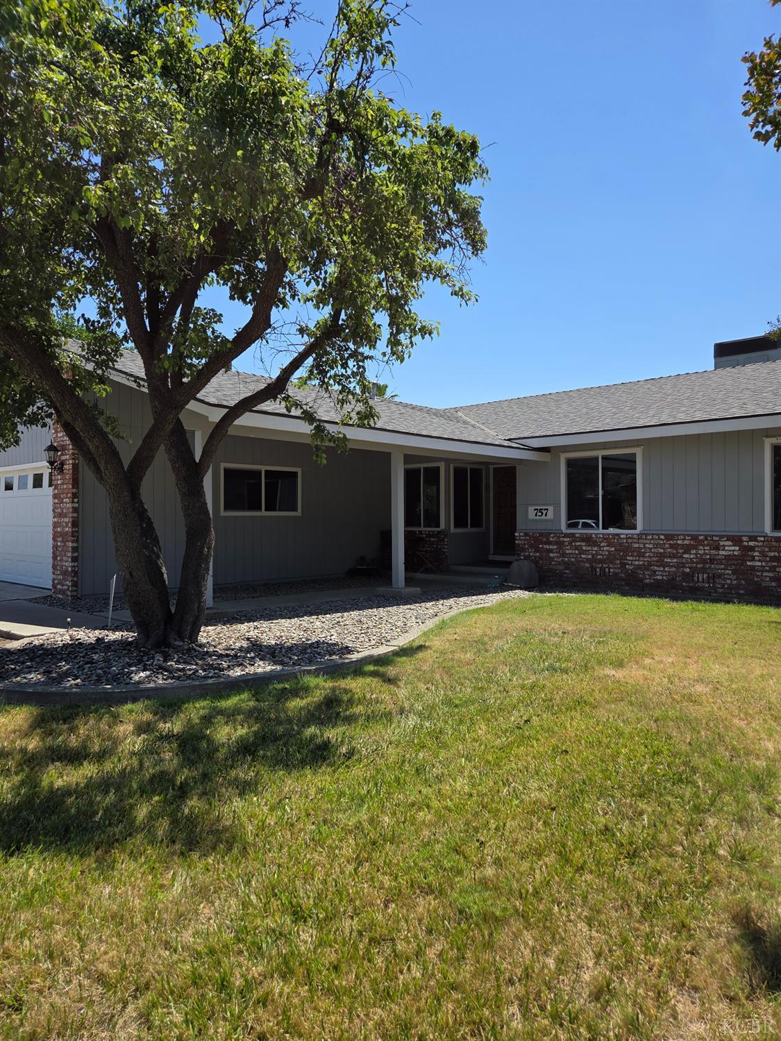 757 Redwood Ln, Lemoore, CA 93245