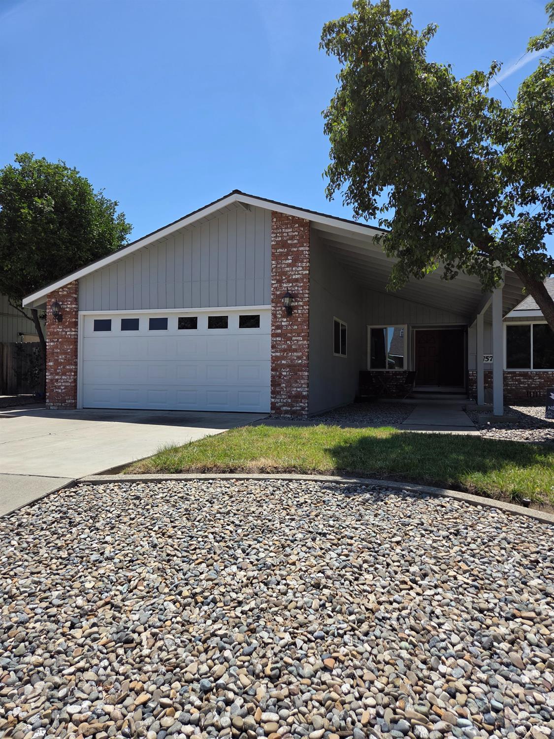 757 Redwood Ln, Lemoore, CA 93245