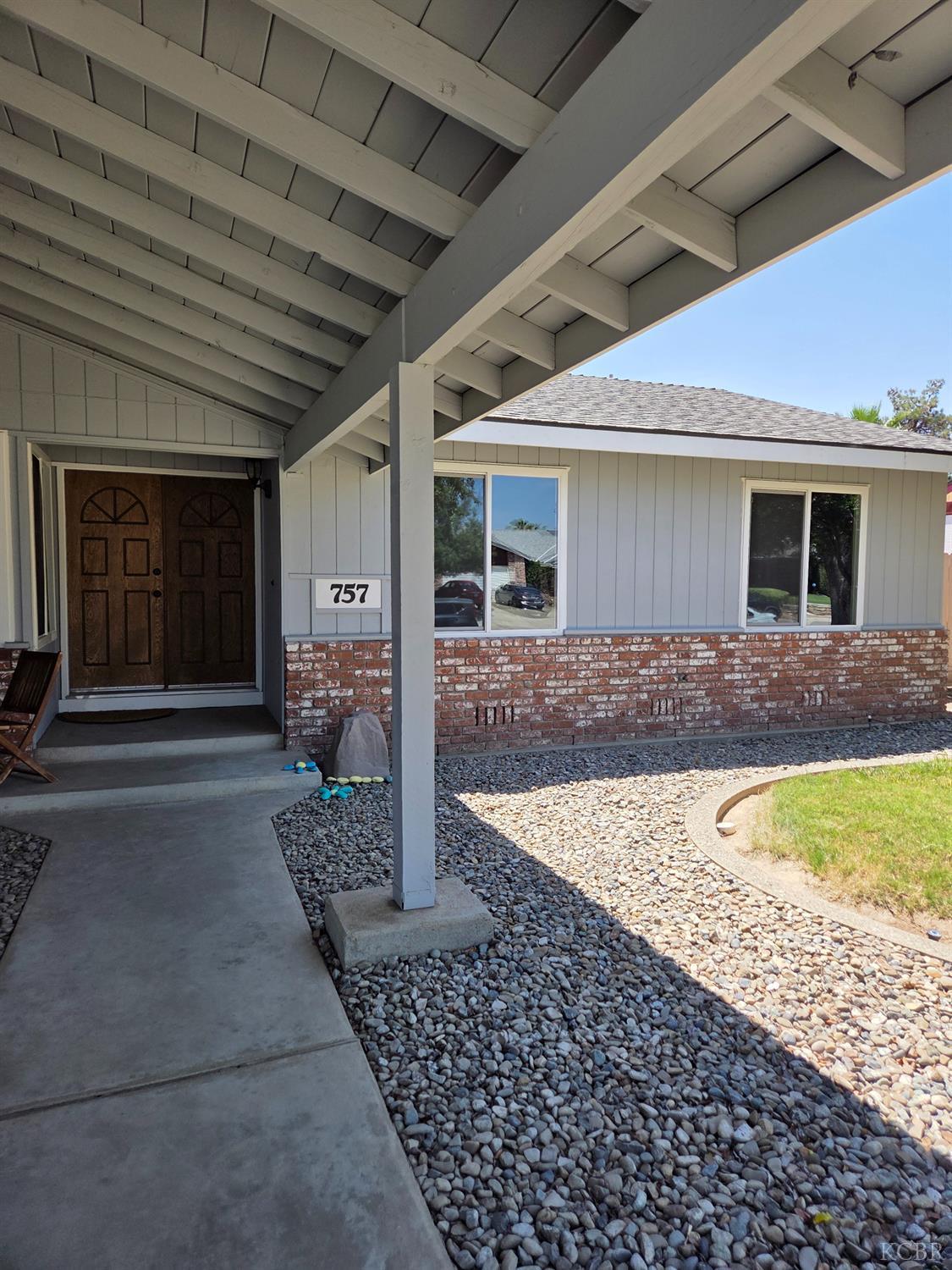 757 Redwood Ln, Lemoore, CA 93245