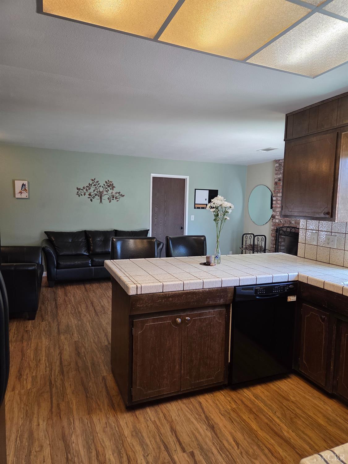 757 Redwood Ln, Lemoore, CA 93245