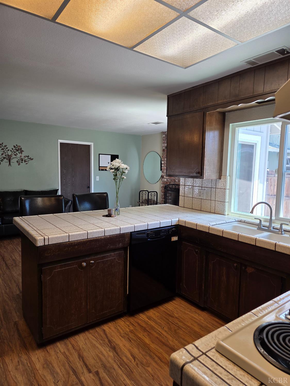 757 Redwood Ln, Lemoore, CA 93245