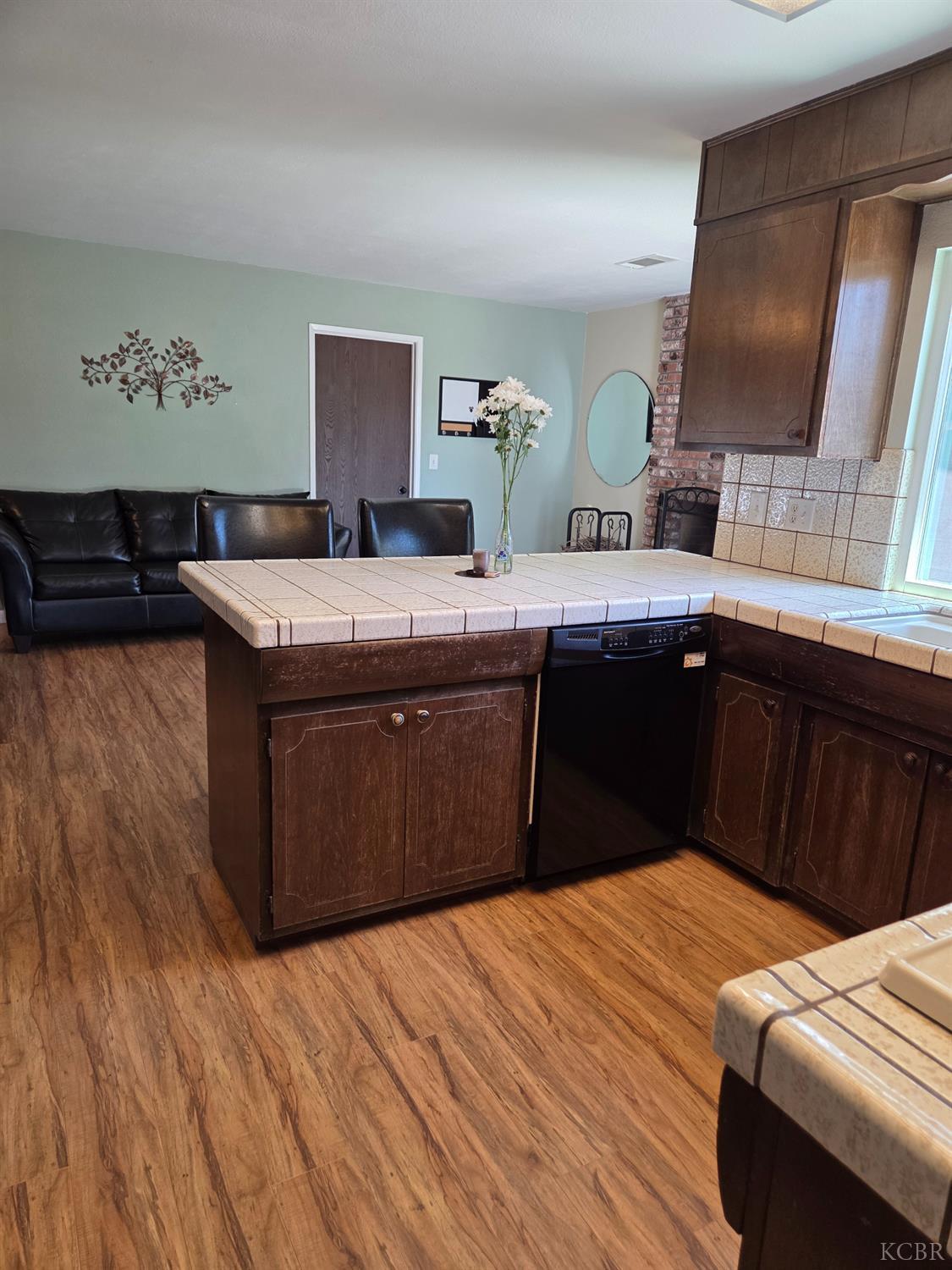 757 Redwood Ln, Lemoore, CA 93245