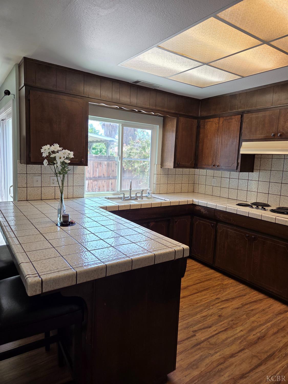 757 Redwood Ln, Lemoore, CA 93245