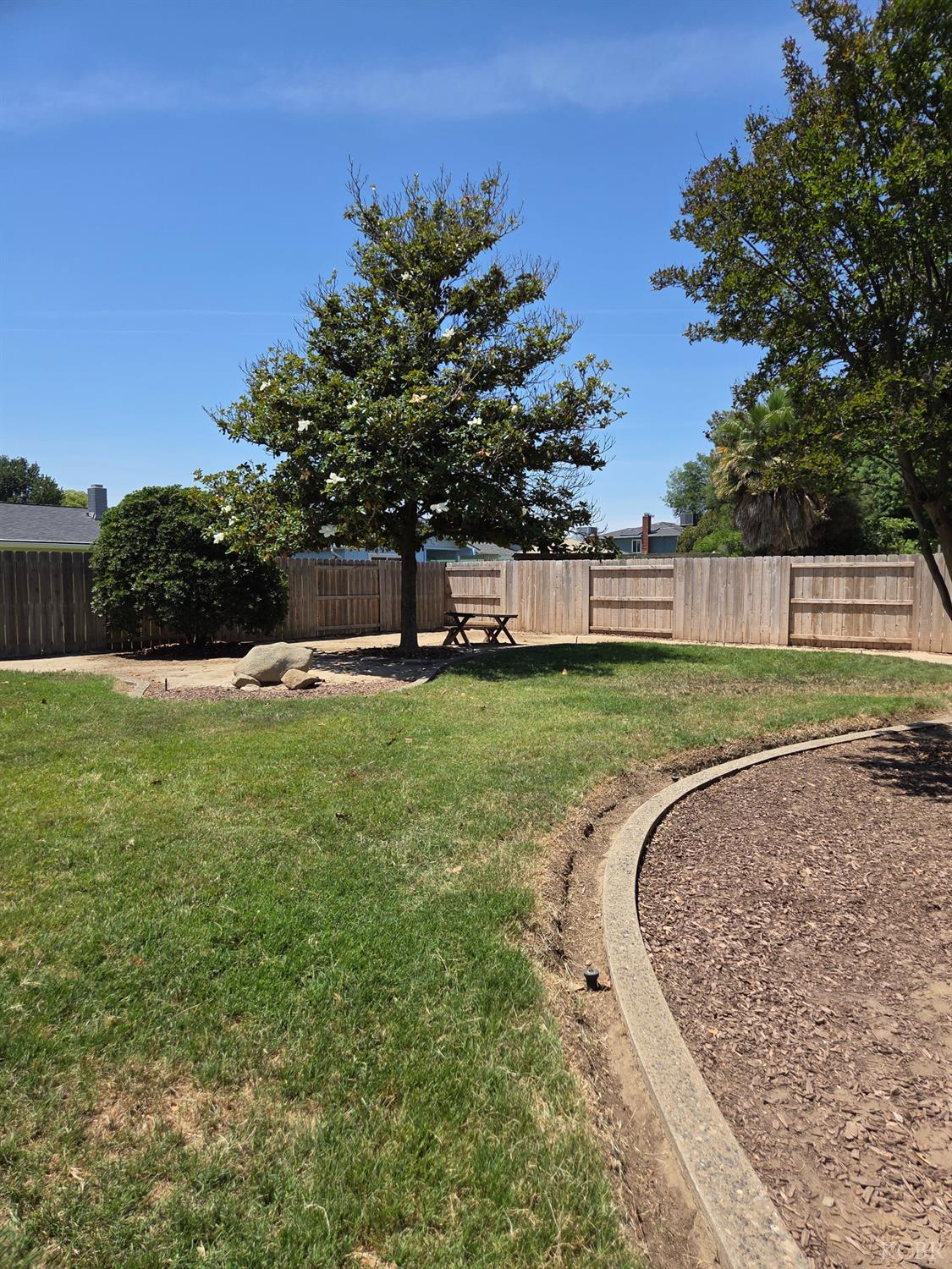 757 Redwood Ln, Lemoore, CA 93245