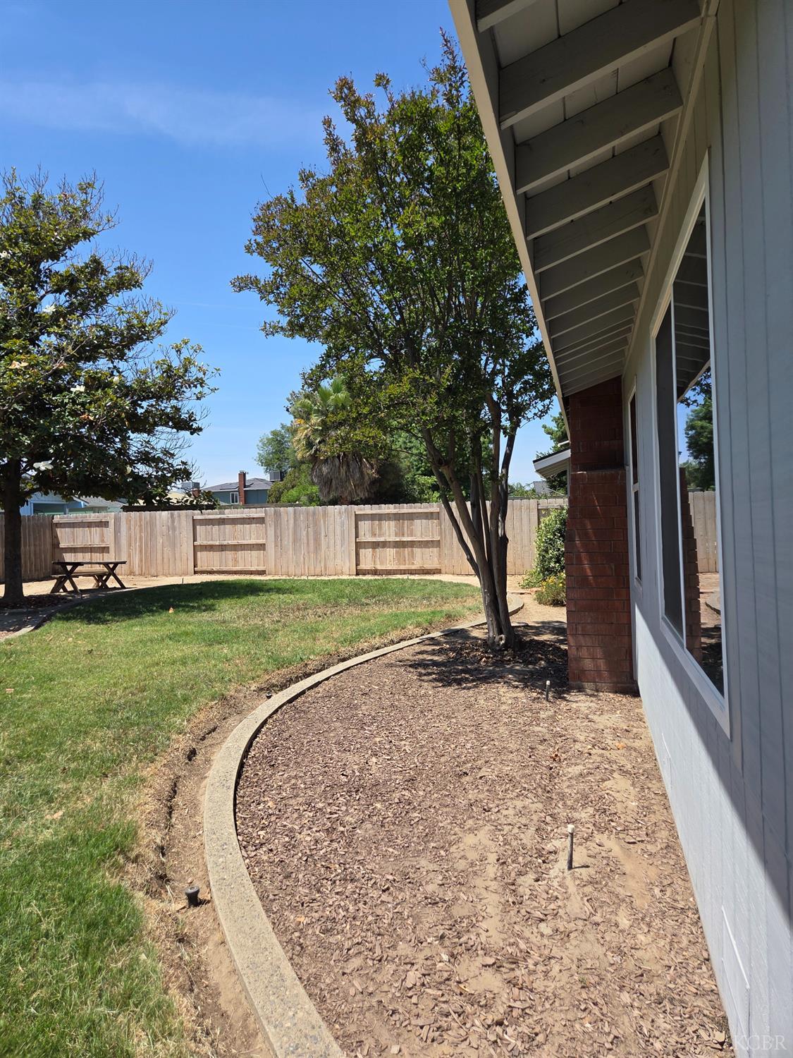 757 Redwood Ln, Lemoore, CA 93245