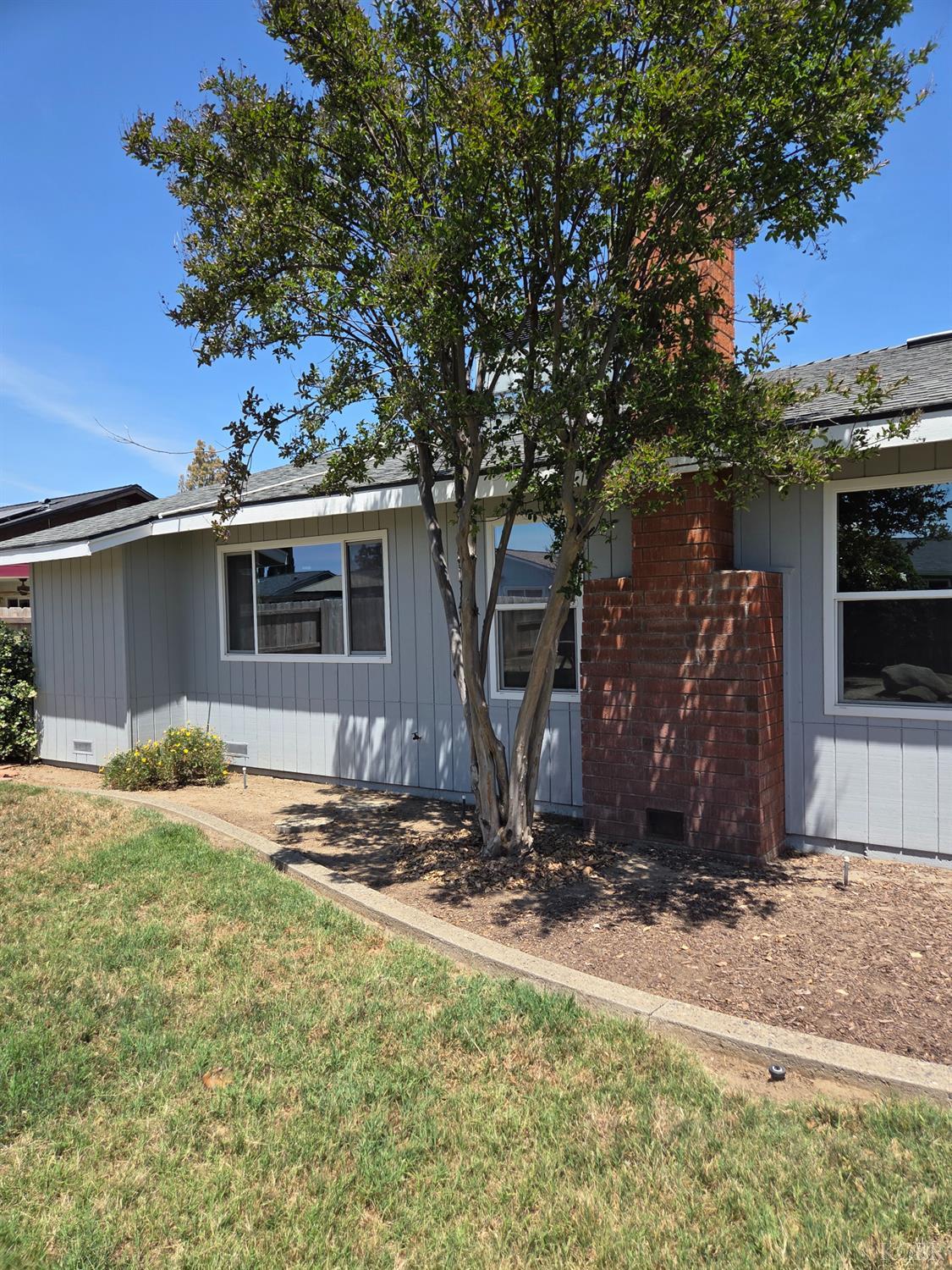 757 Redwood Ln, Lemoore, CA 93245