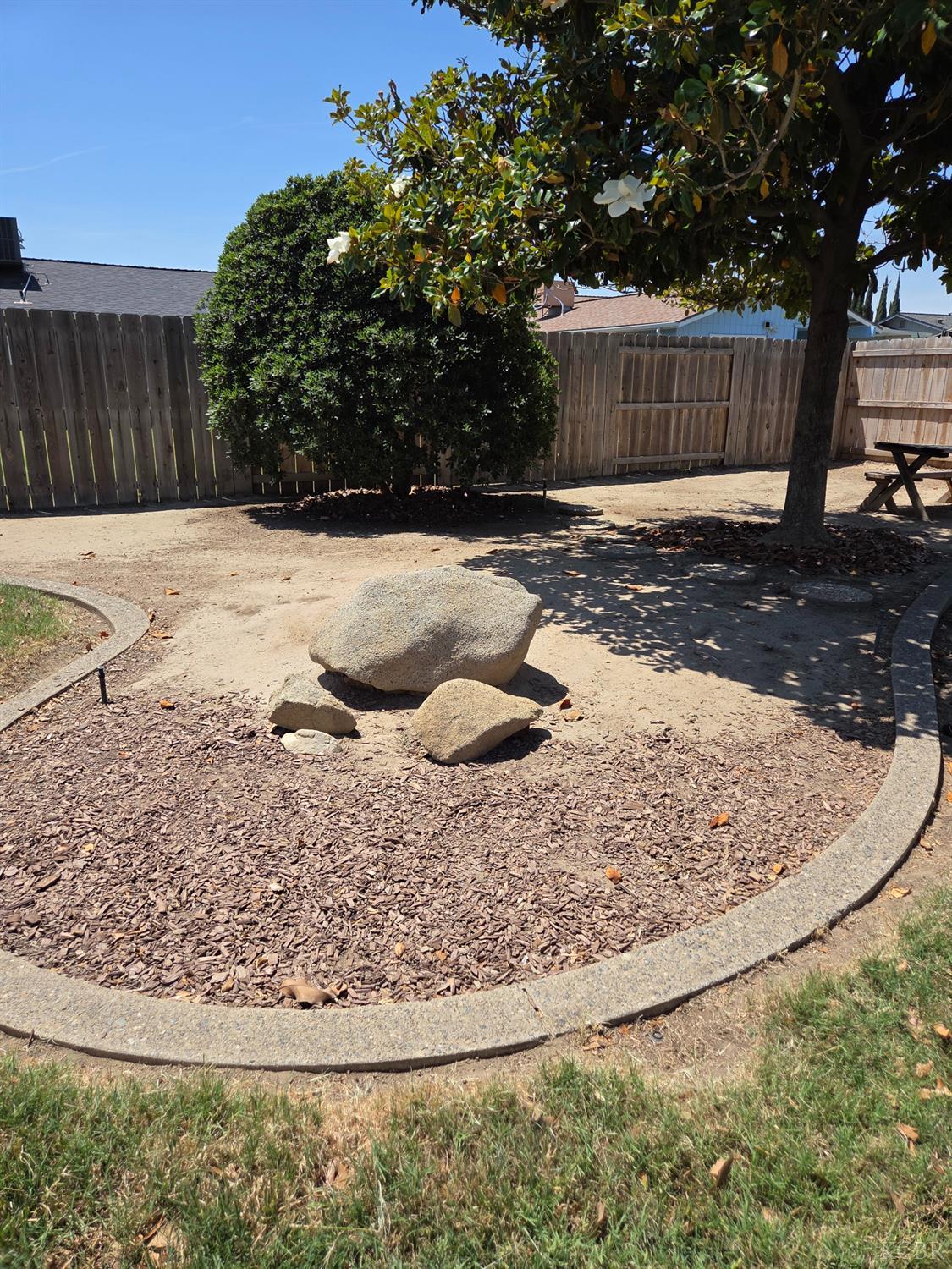 757 Redwood Ln, Lemoore, CA 93245