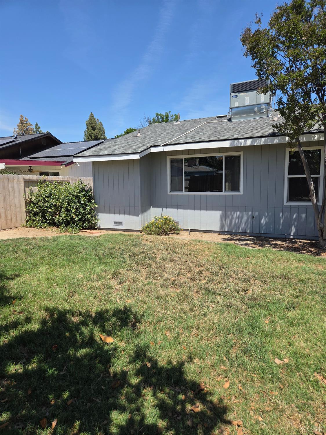 757 Redwood Ln, Lemoore, CA 93245