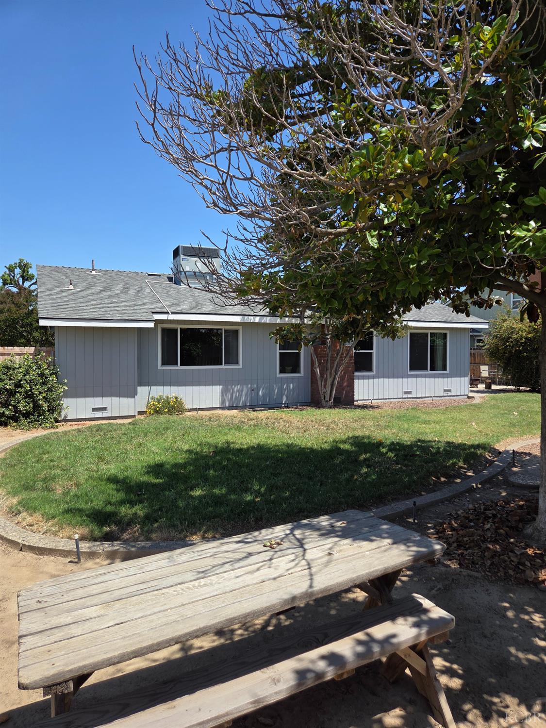 757 Redwood Ln, Lemoore, CA 93245