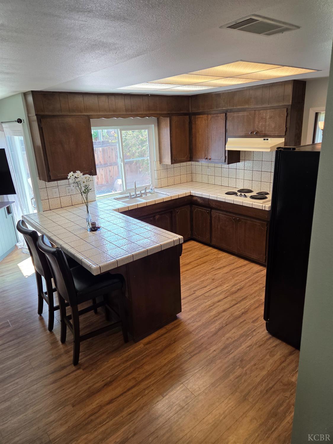 757 Redwood Ln, Lemoore, CA 93245