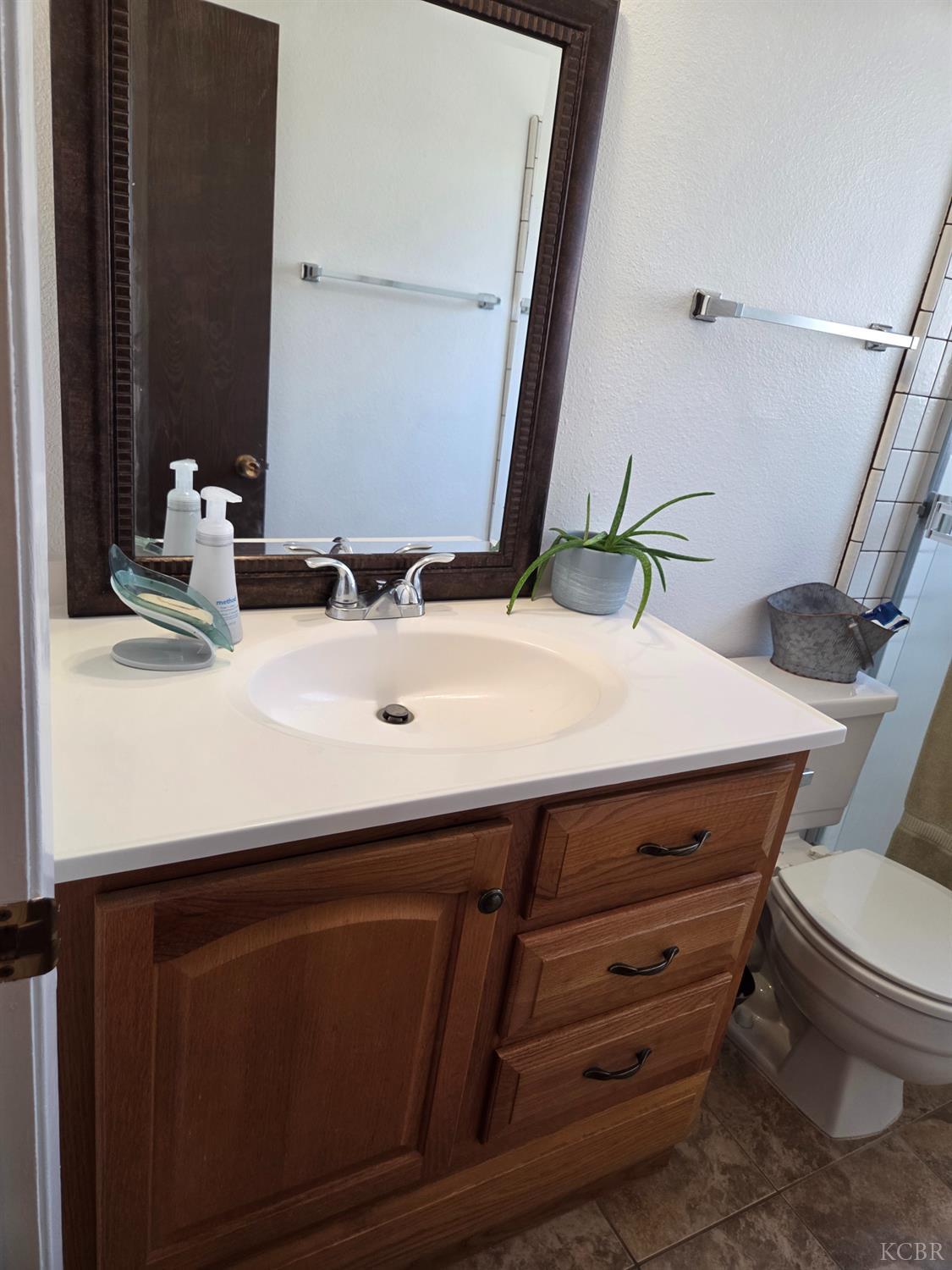 757 Redwood Ln, Lemoore, CA 93245