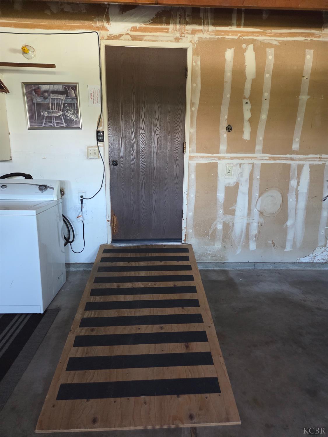 757 Redwood Ln, Lemoore, CA 93245