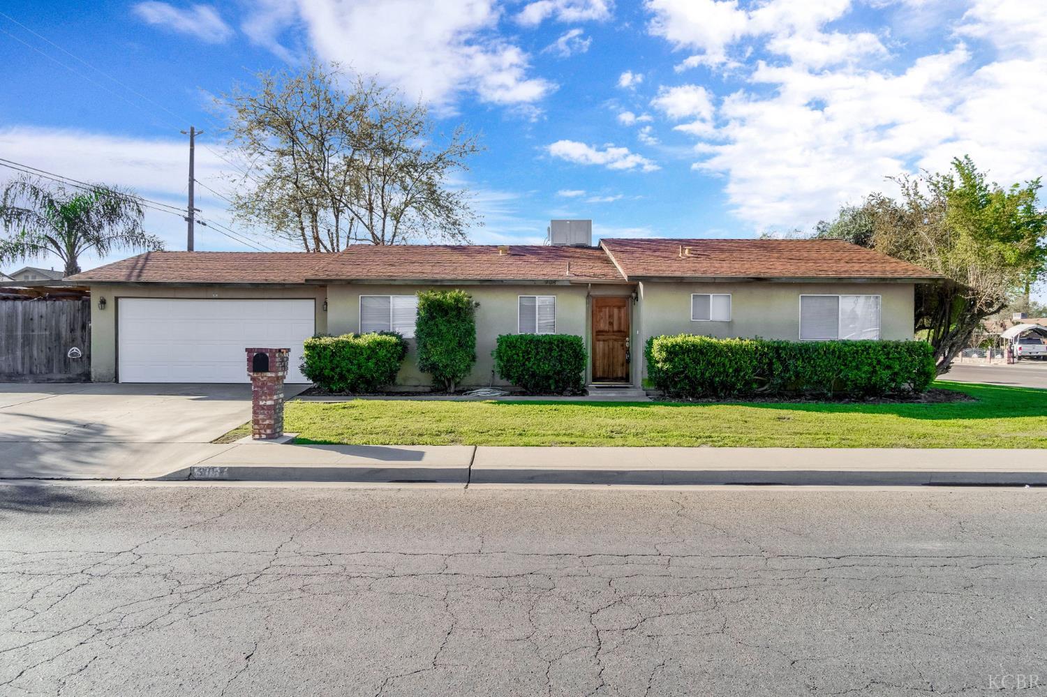 903 Boxwood Ln, Lemoore, CA 93245