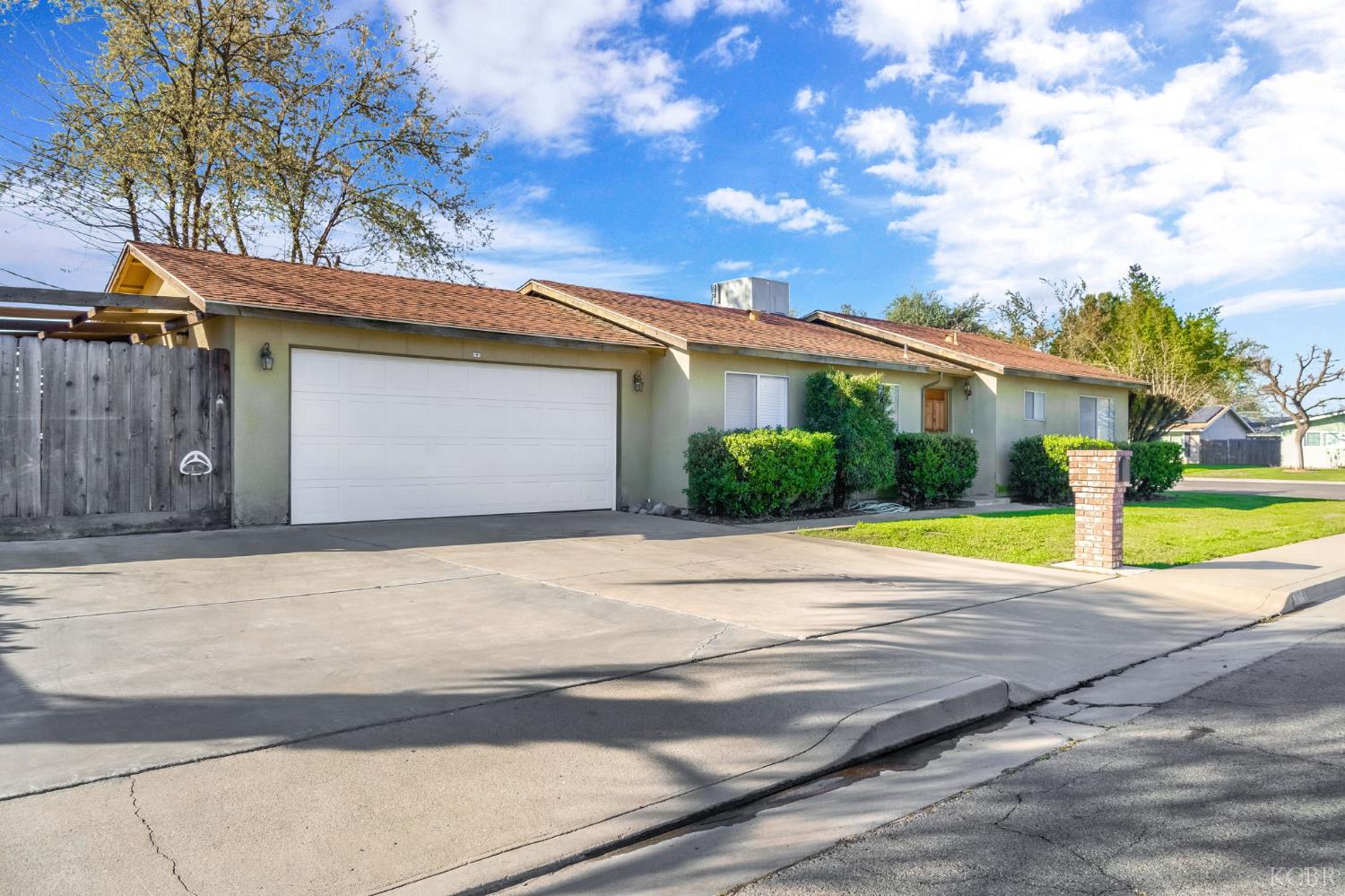 903 Boxwood Ln, Lemoore, CA 93245