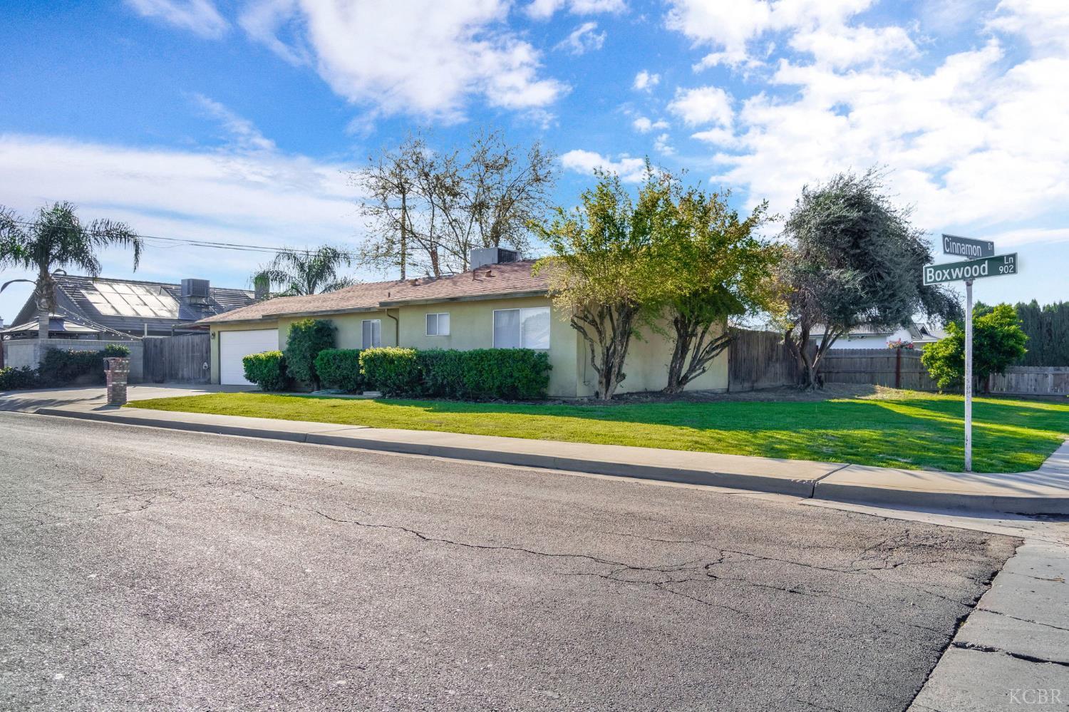 903 Boxwood Ln, Lemoore, CA 93245