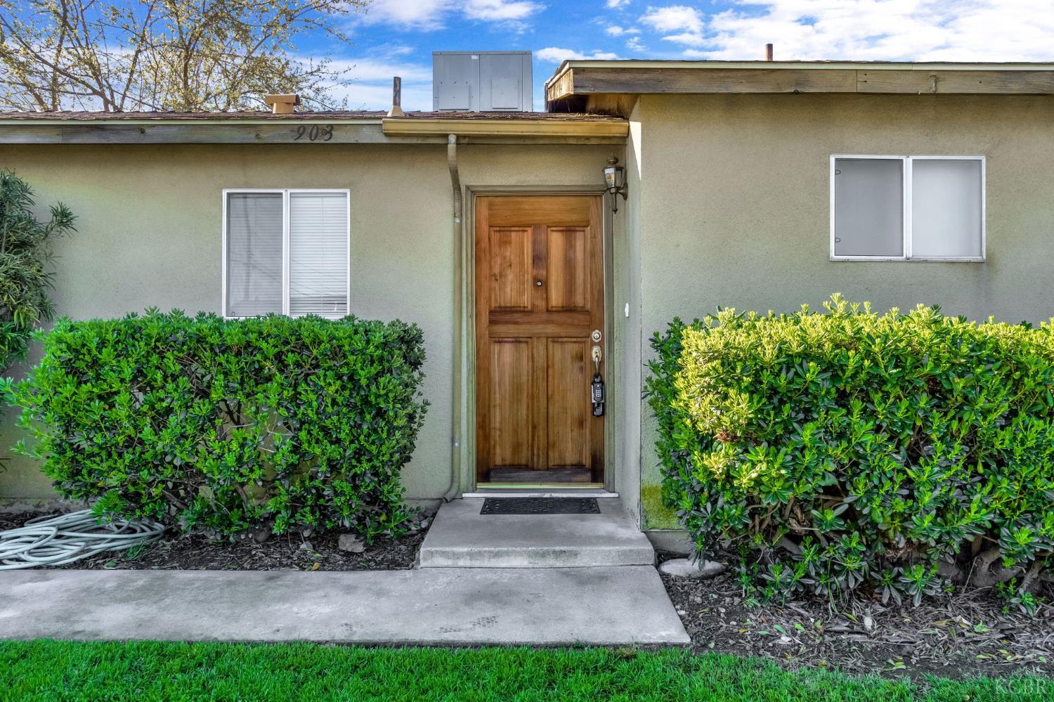903 Boxwood Ln, Lemoore, CA 93245