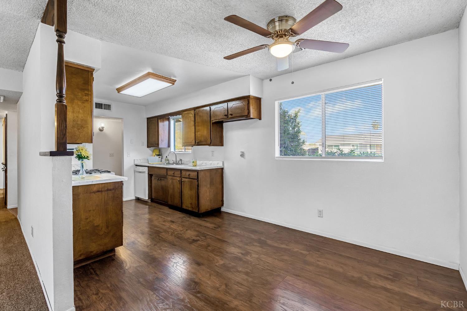 903 Boxwood Ln, Lemoore, CA 93245