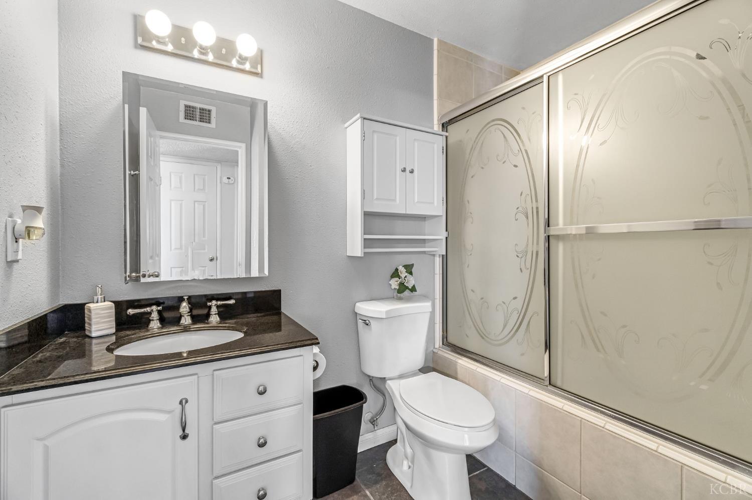 903 Boxwood Ln, Lemoore, CA 93245