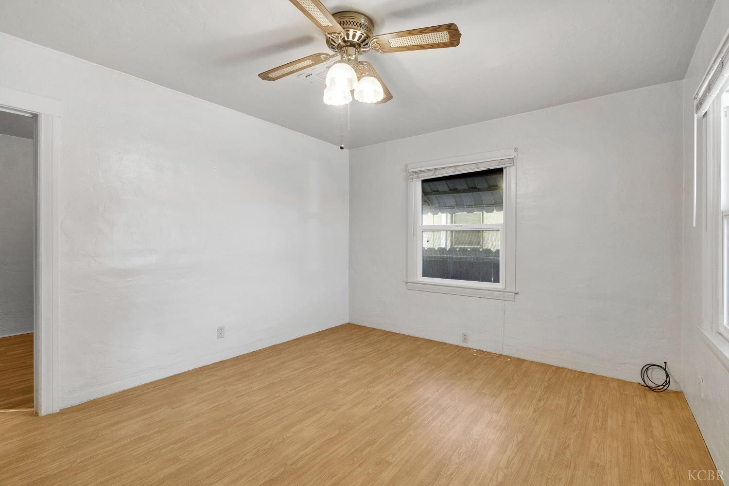 325 Oleander Ave, Lemoore, CA 93245