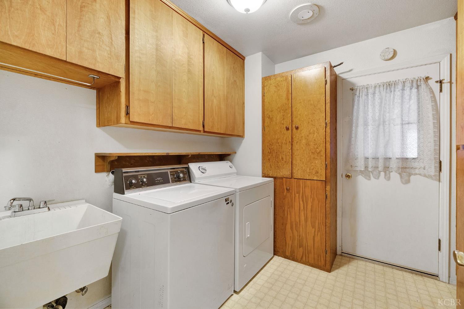 325 Oleander Ave, Lemoore, CA 93245