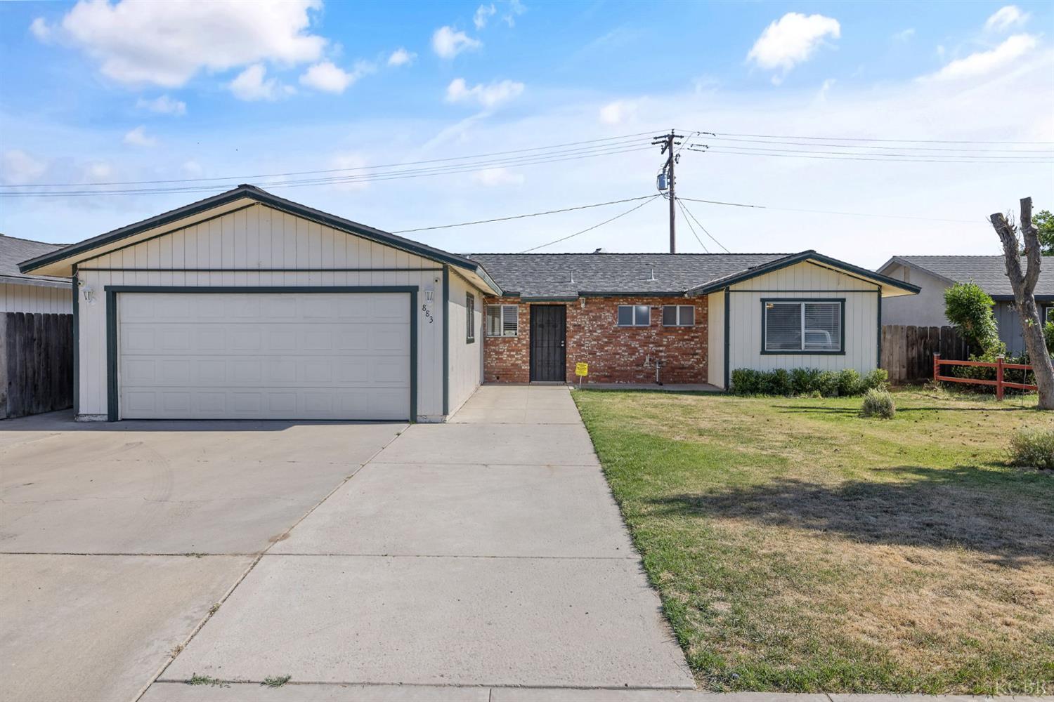 883 Clover Ln, Hanford, CA 93230