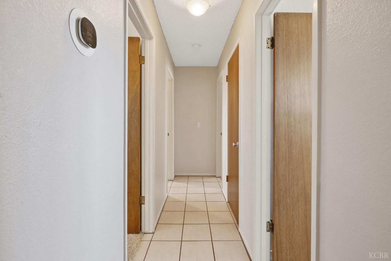 883 Clover Ln, Hanford, CA 93230