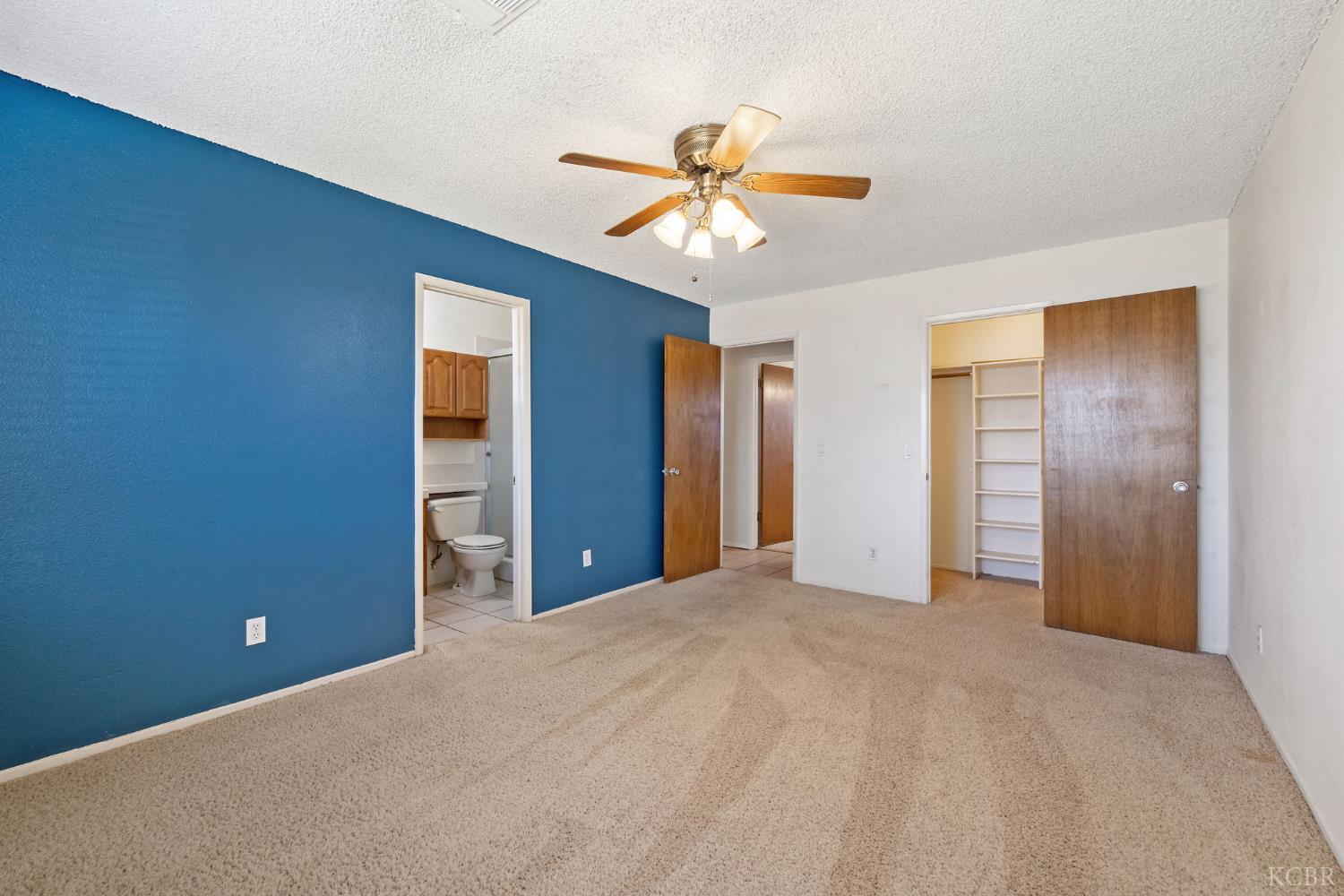 883 Clover Ln, Hanford, CA 93230