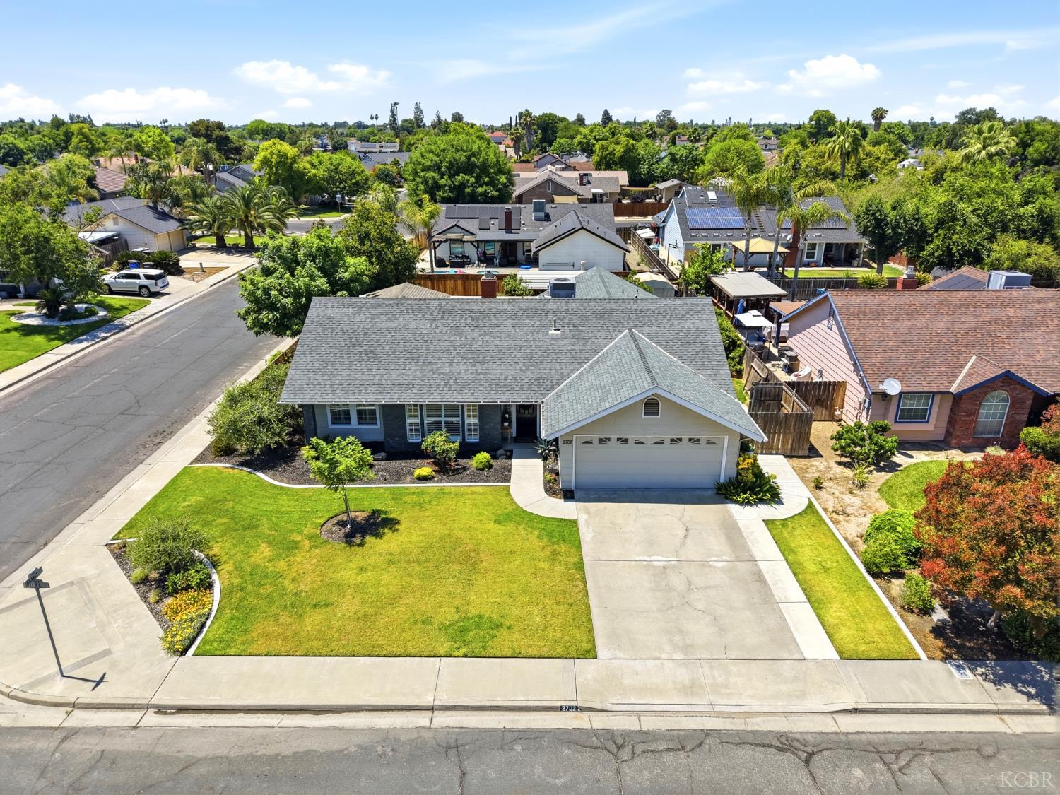 2702 Burl Ct, Hanford, CA 93230