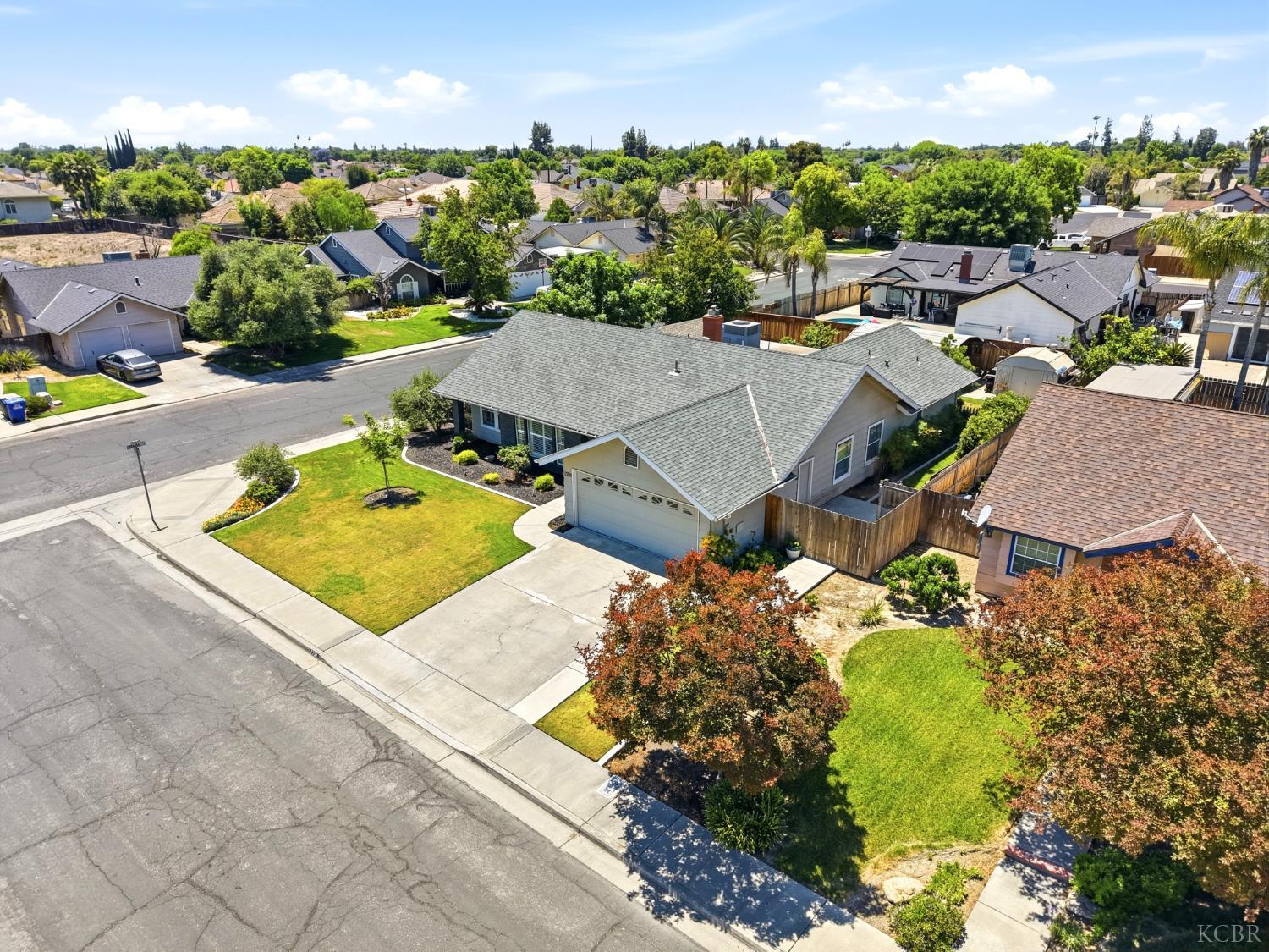 2702 Burl Ct, Hanford, CA 93230