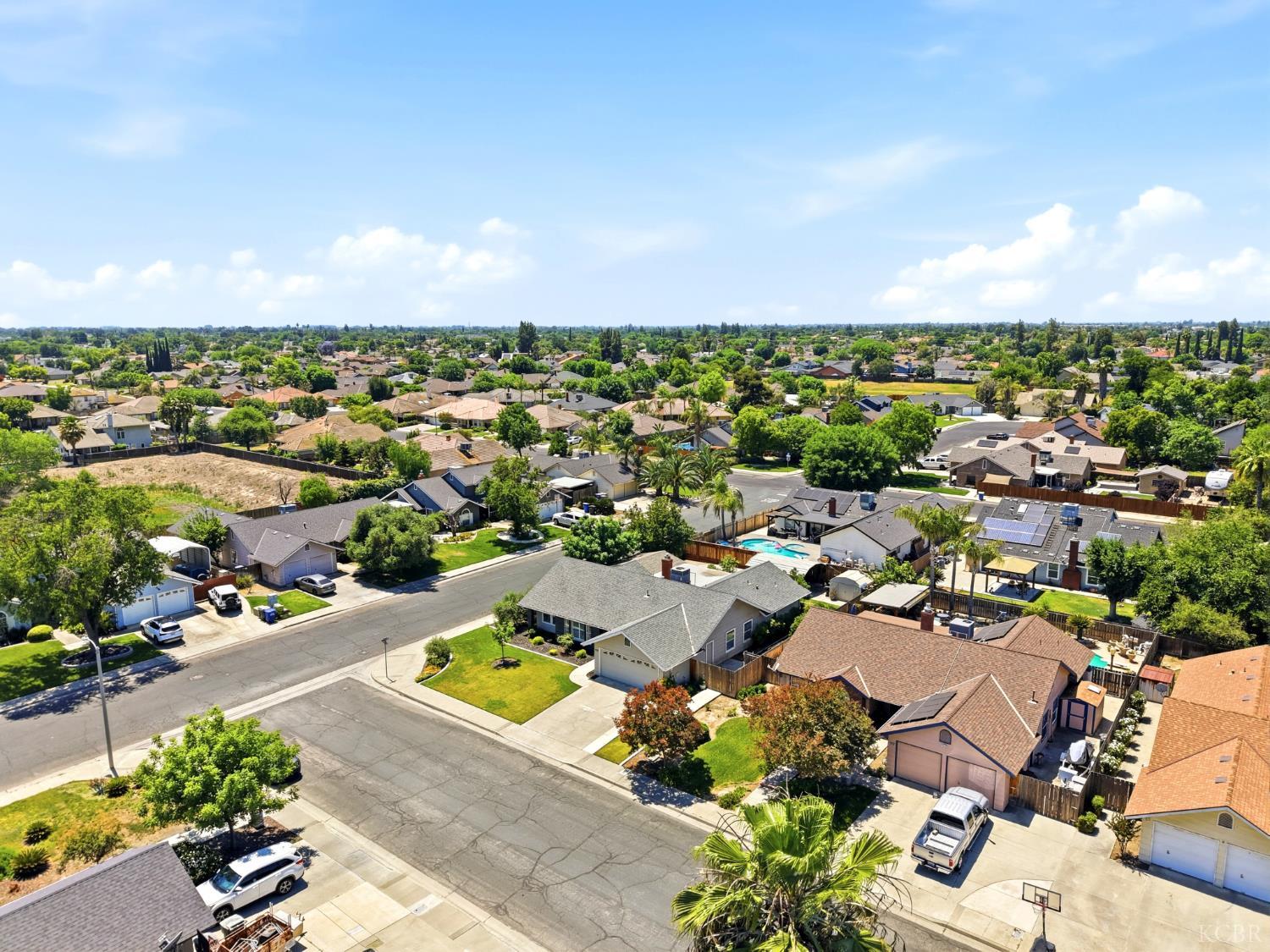 2702 Burl Ct, Hanford, CA 93230