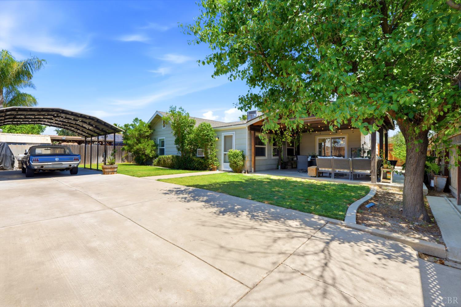 2702 Burl Ct, Hanford, CA 93230
