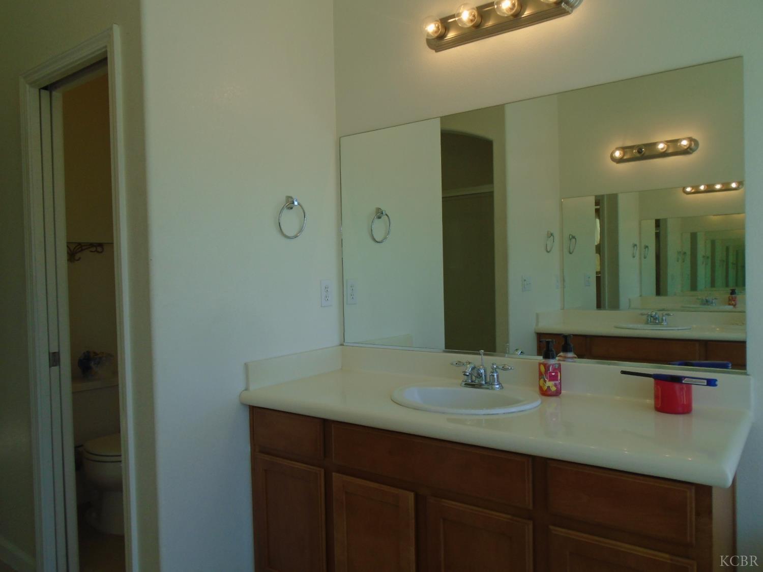 2288 N Arbor Ave, Hanford, CA 93230