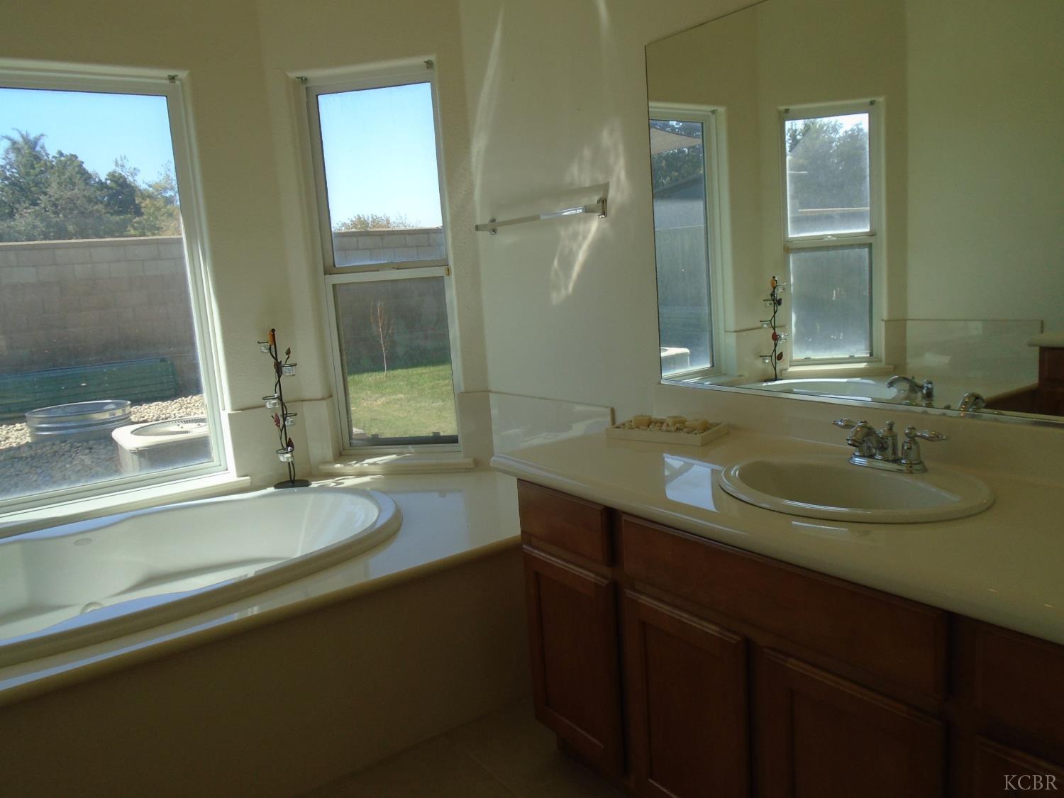 2288 N Arbor Ave, Hanford, CA 93230