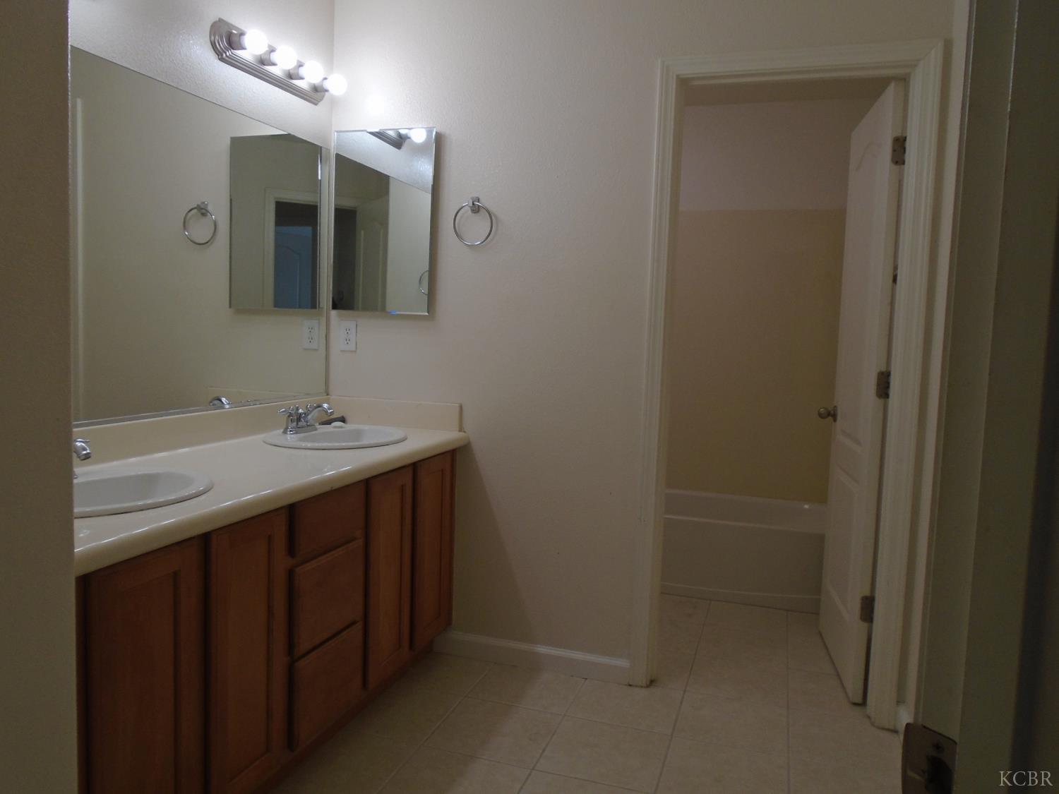 2288 N Arbor Ave, Hanford, CA 93230