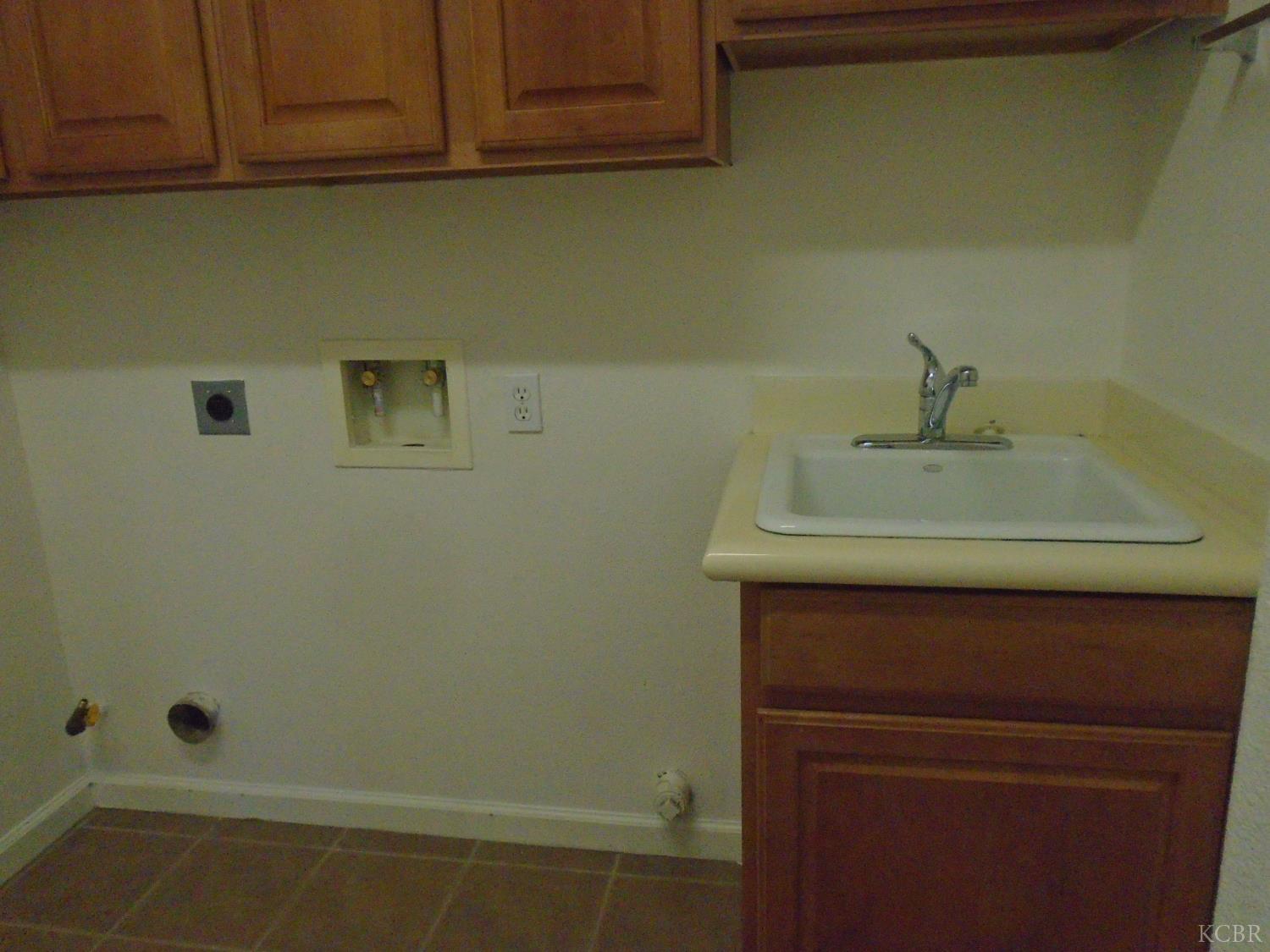 2288 N Arbor Ave, Hanford, CA 93230