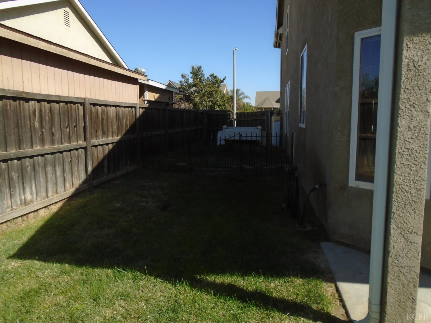 2288 N Arbor Ave, Hanford, CA 93230