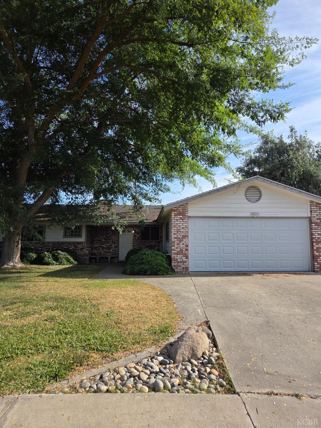 2889 Adrian Cir, Hanford, CA 93230