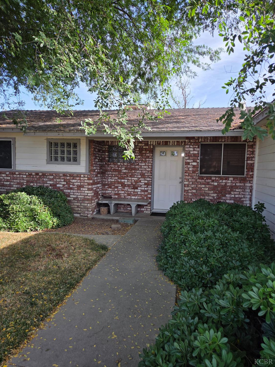 2889 Adrian Cir, Hanford, CA 93230