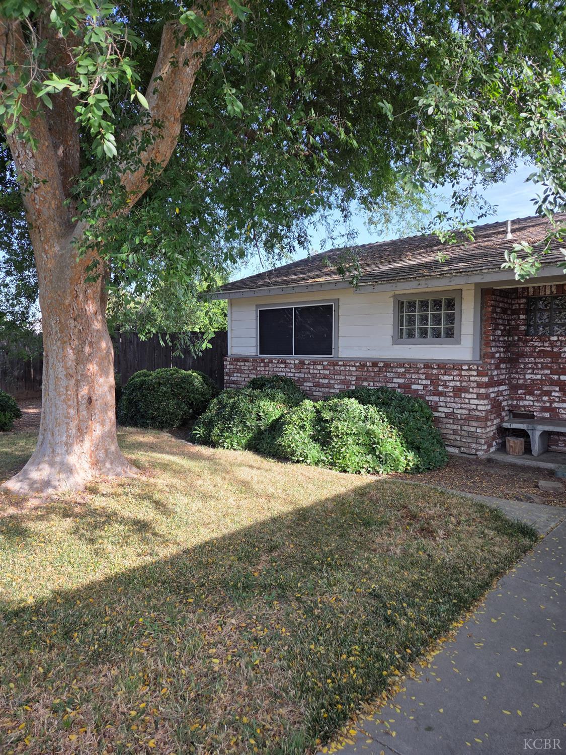 2889 Adrian Cir, Hanford, CA 93230