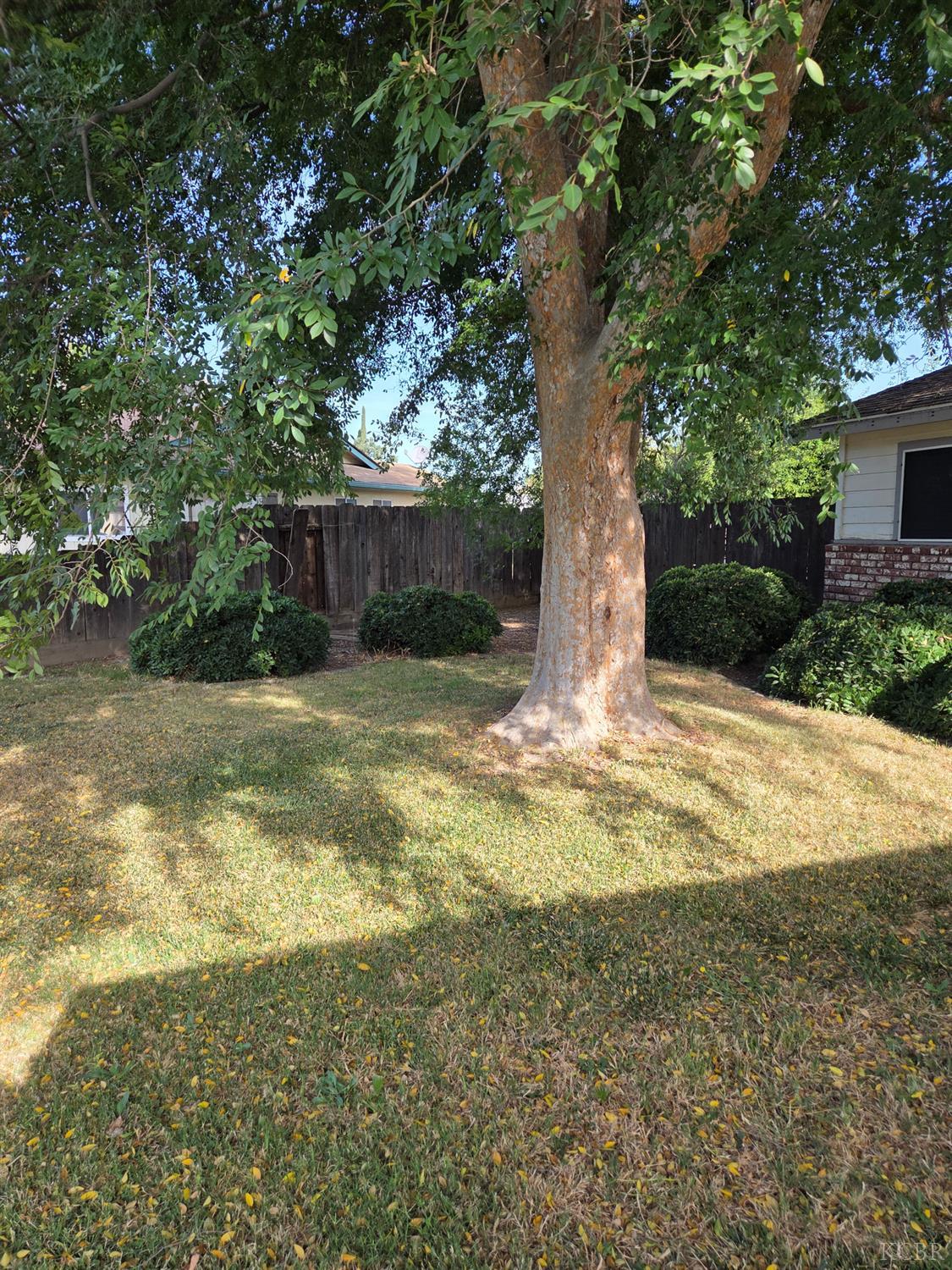 2889 Adrian Cir, Hanford, CA 93230